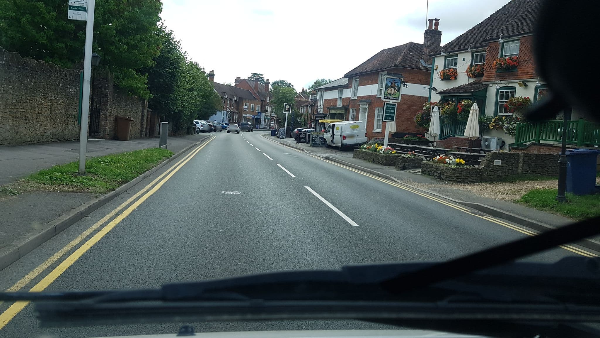 Street view near The Jolly Farmer, Chilworth — © richardc (CC BY-SA · Mapillary)