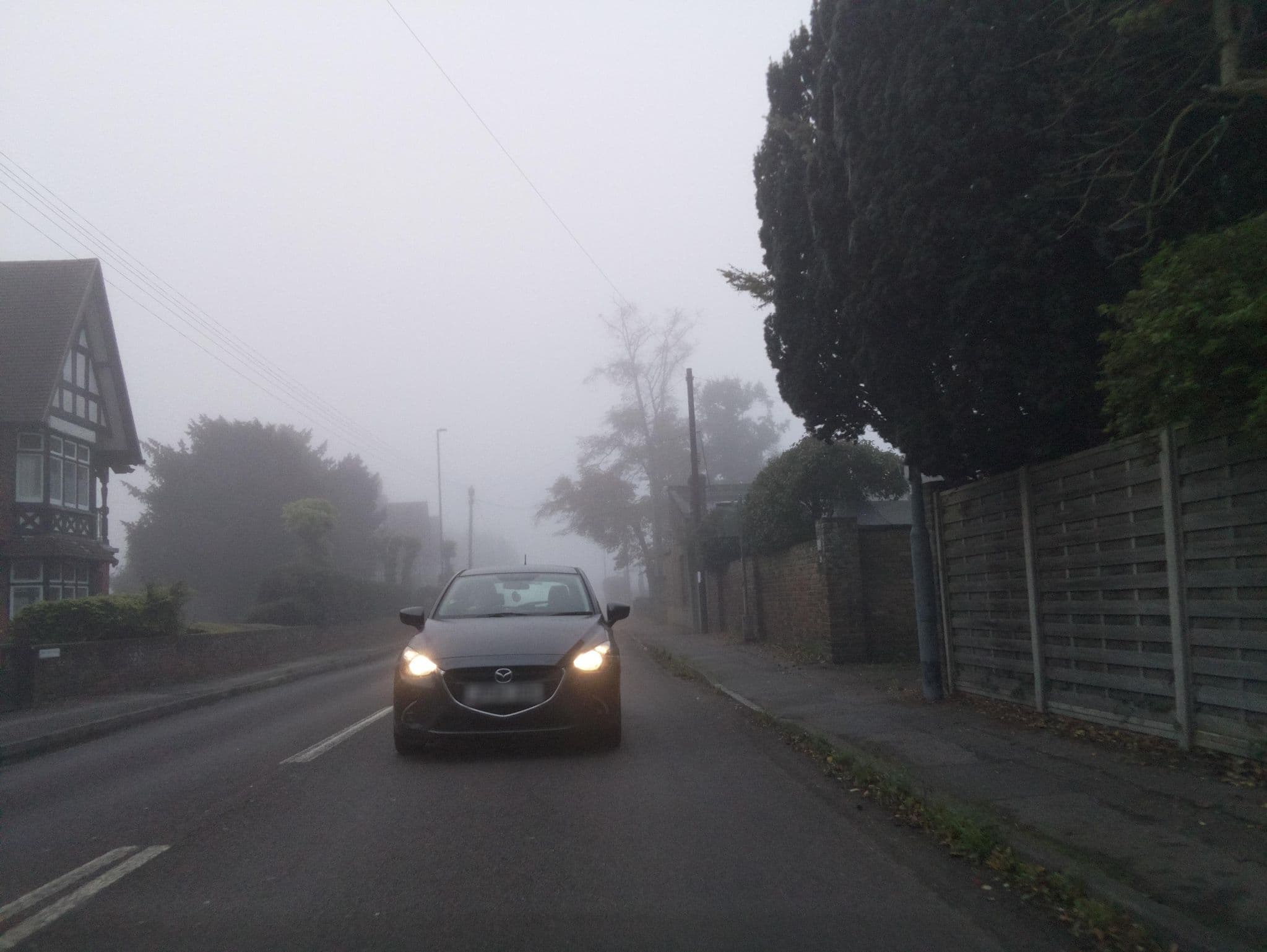 Street view near Manor Lodge Hostel, Old Windsor — © southglos (CC BY-SA · Mapillary)