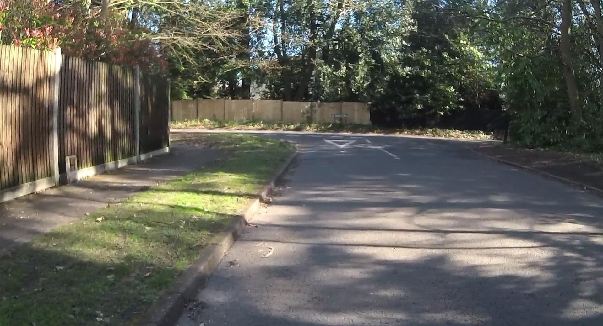 Street view near The Haven Ascot, Sunninghill — © jpennycook (CC BY-SA · Mapillary)