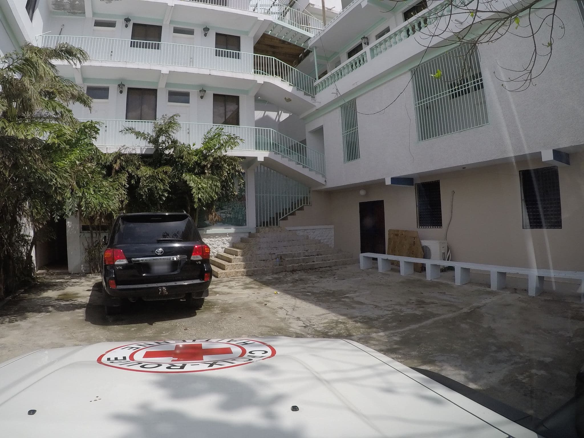 Street view near Manguier Hotel, Les Cayes — © danbjoseph (CC BY-SA · Mapillary)
