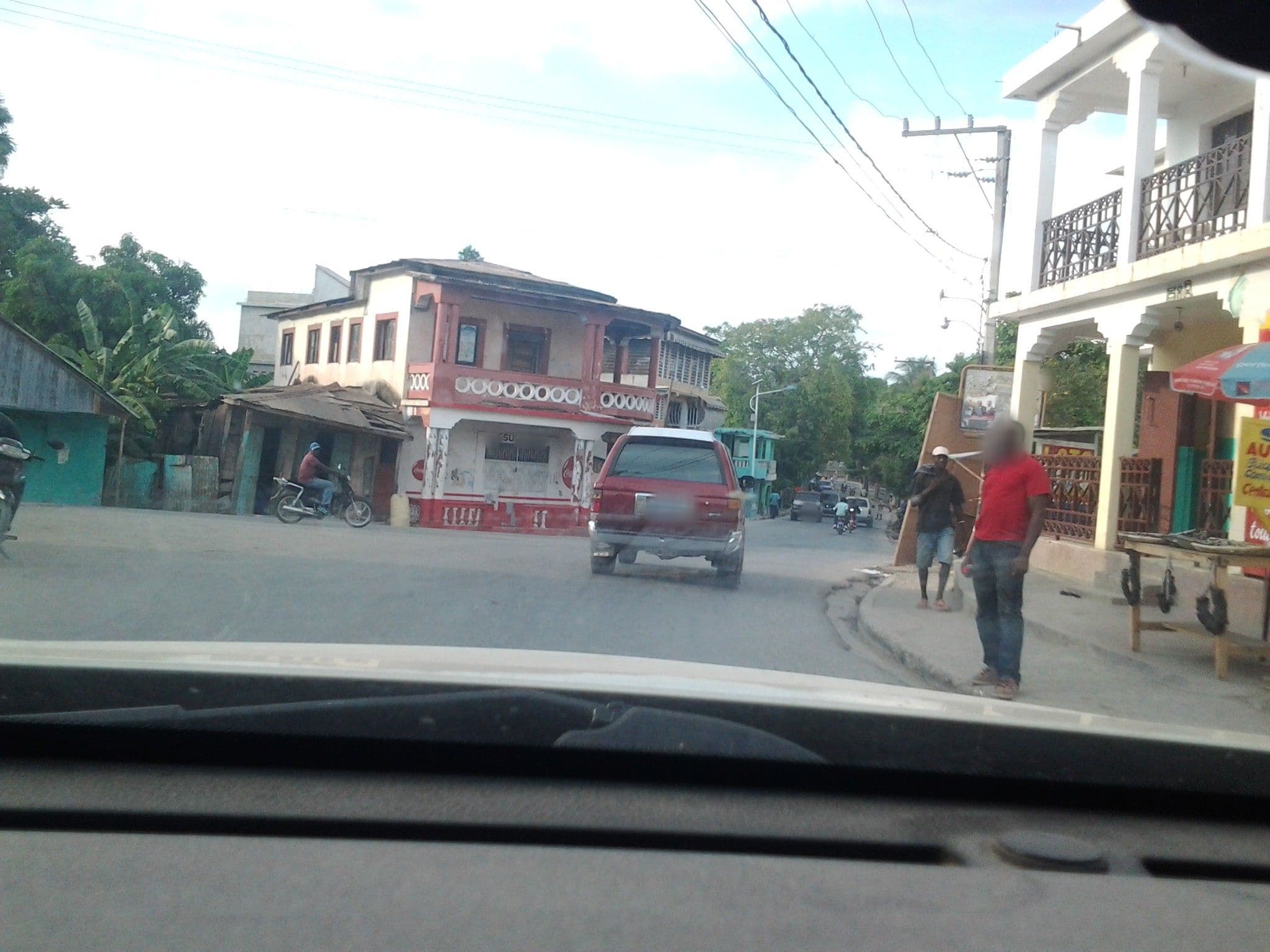 Street view near guy's guest house, Jacmel — © xapitoun (CC BY-SA · Mapillary)