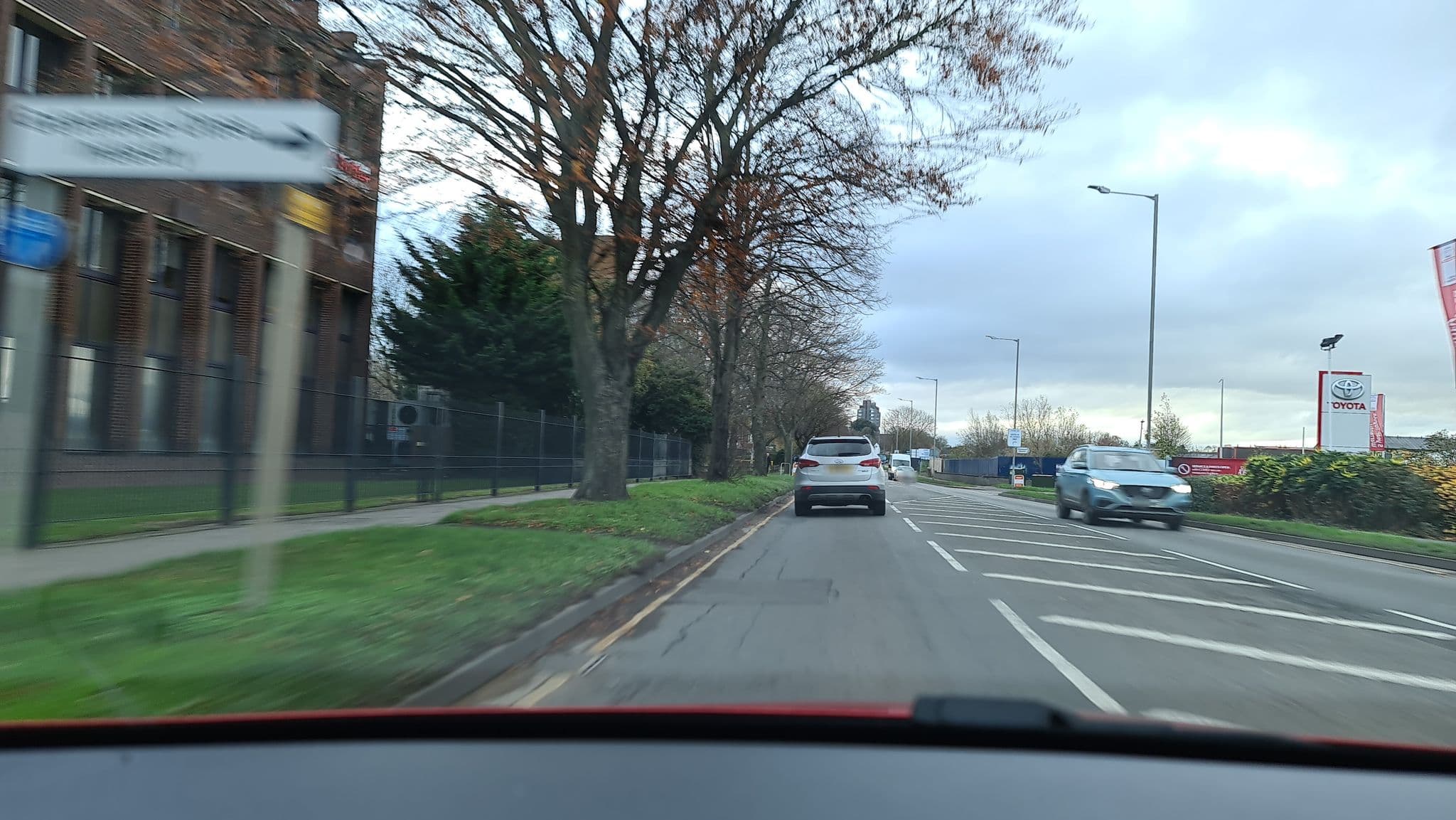 Street view near Intercontinental Hotels Group, Aylesbury — © alexanderar (CC BY-SA · Mapillary)