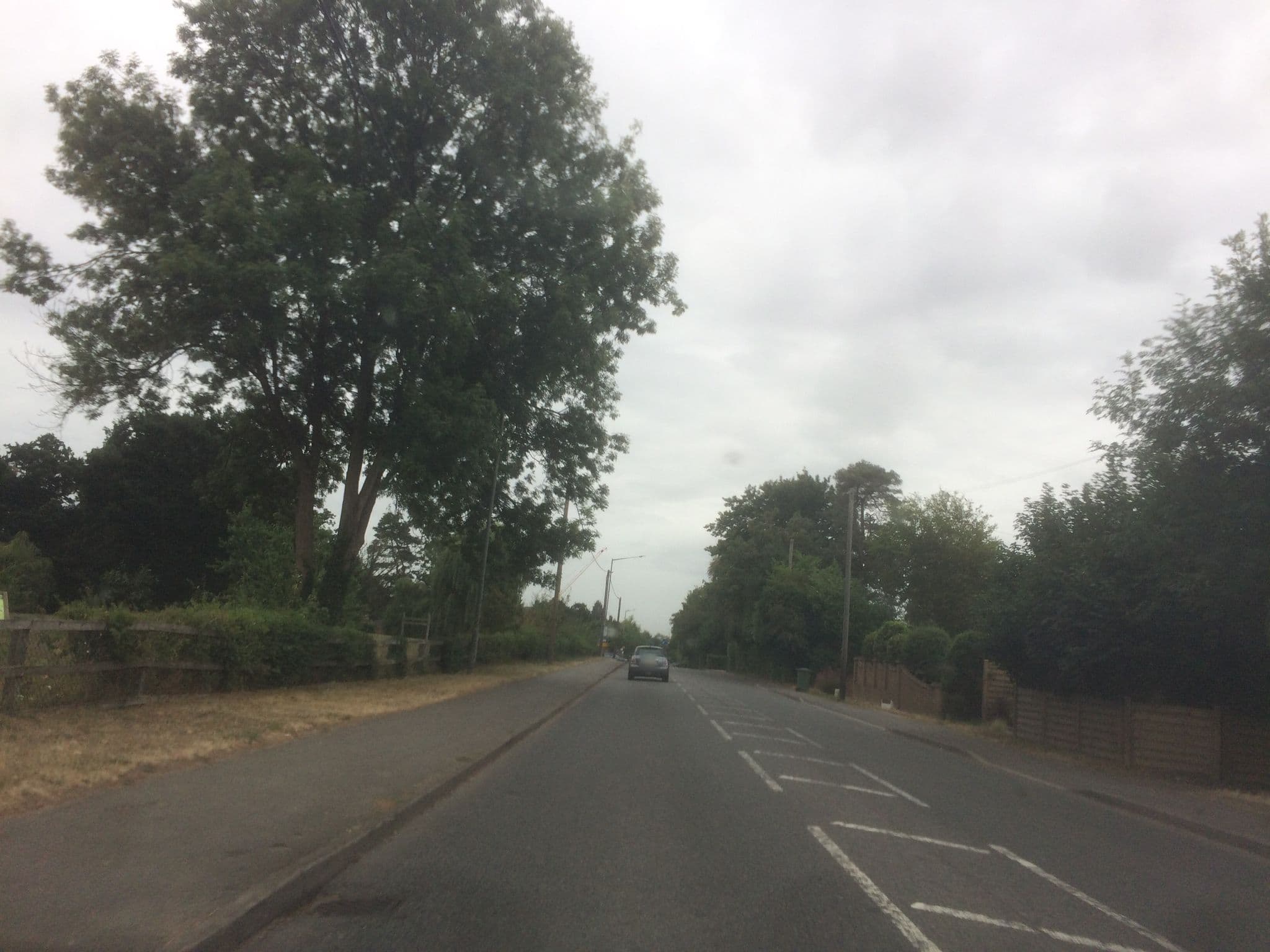 Street view near Oldfields Hotel, Farnham Royal — © gmc (CC BY-SA · Mapillary)