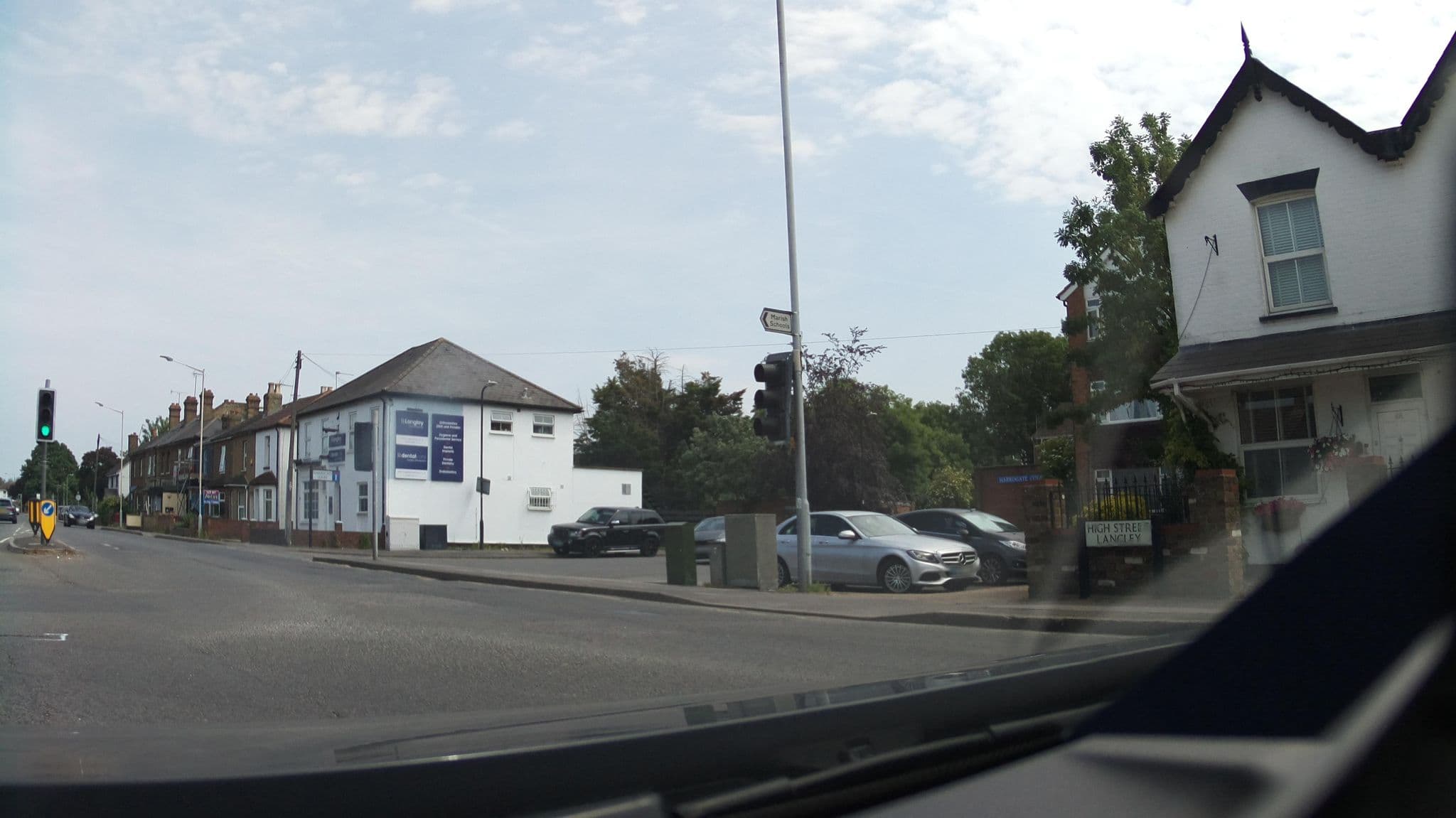 Street view near The White House, Colnbrook — © southglos (CC BY-SA · Mapillary)
