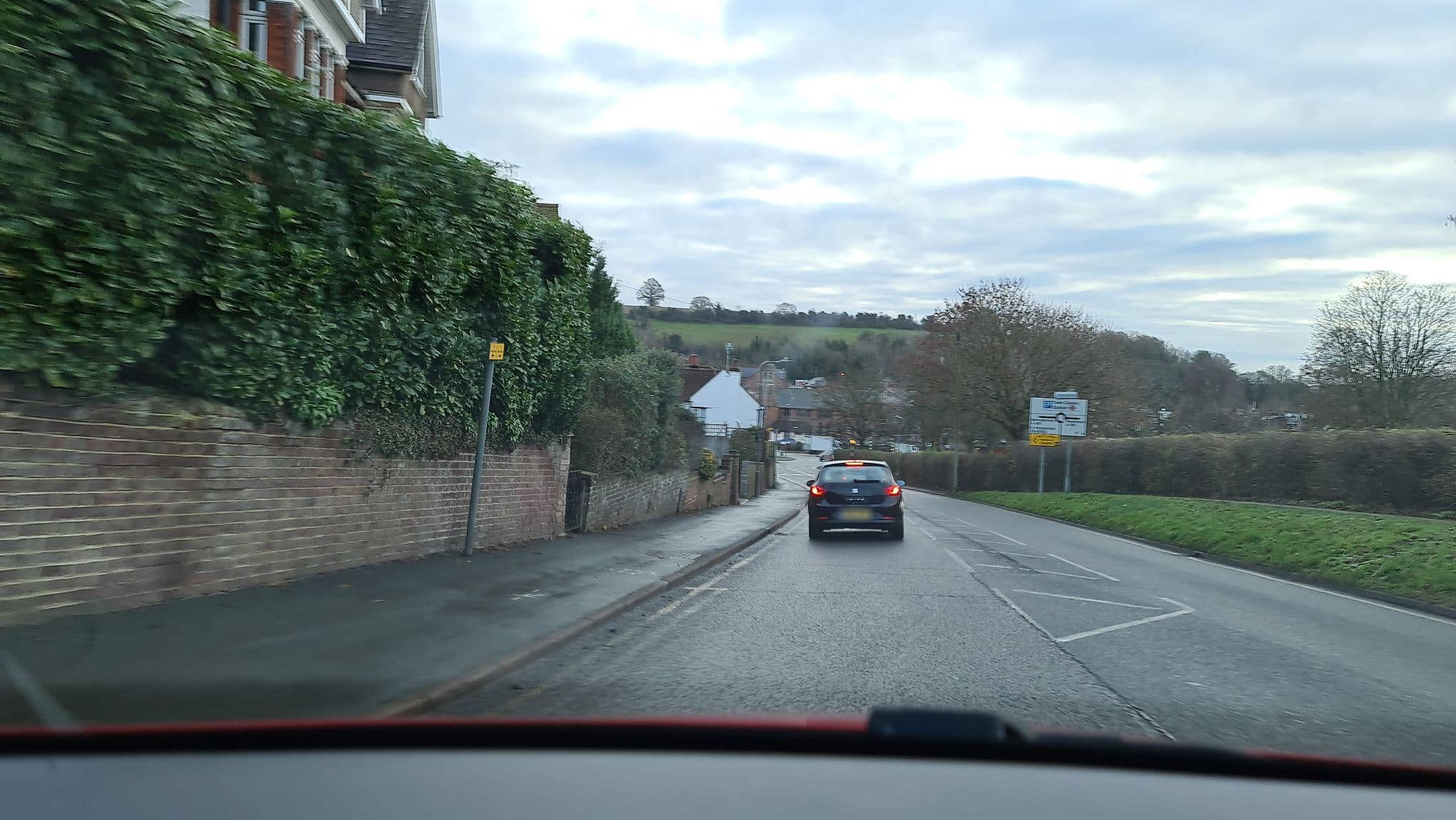 Street view near Chesham Bed & Breakfast, Chesham Bois — © alexanderar (CC BY-SA · Mapillary)