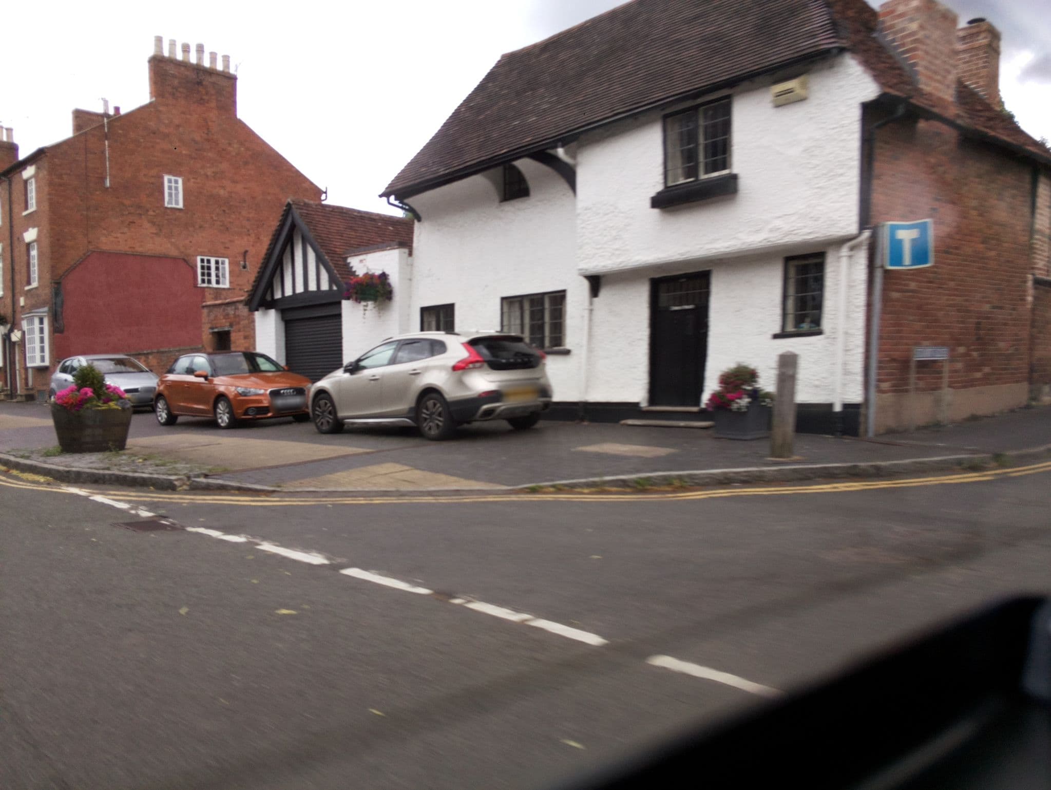 Street view near Peacock Lodge, Warwick — © southglos (CC BY-SA · Mapillary)