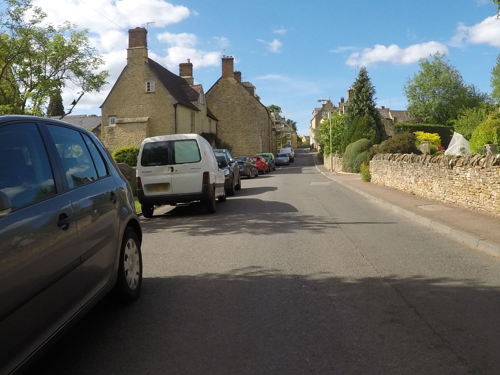 Street view near Lower Watts House, Charlbury — © richardf (CC BY-SA · Mapillary)