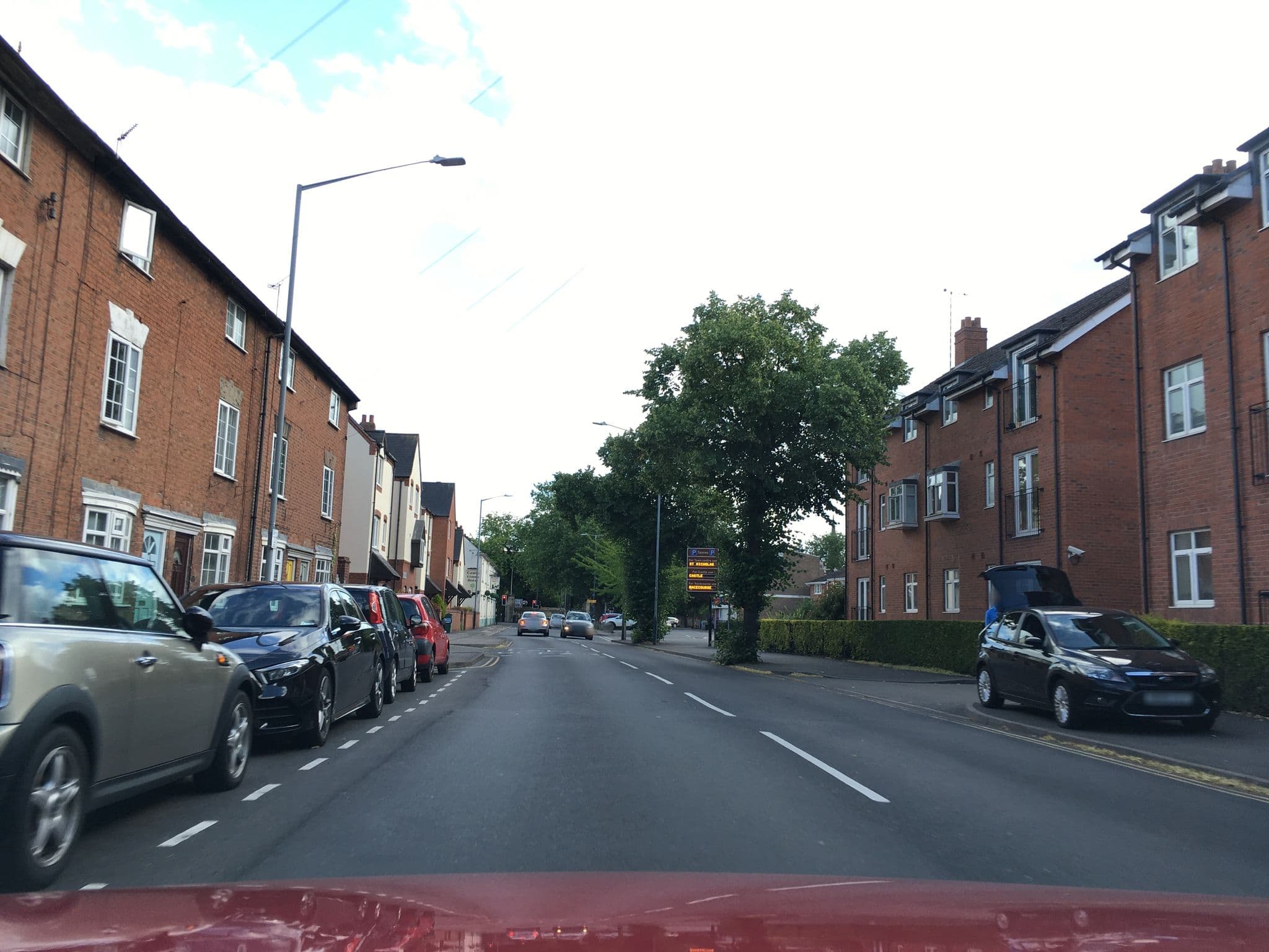 Street view near The Crown & Castle, Warwick — © southglos (CC BY-SA · Mapillary)