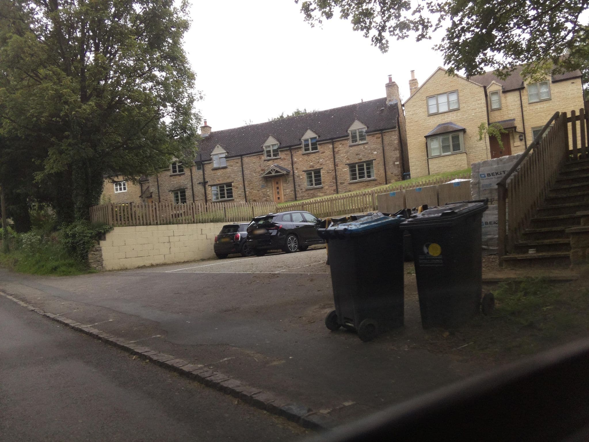 Street view near Swan Lodge, Charlbury — © southglos (CC BY-SA · Mapillary)