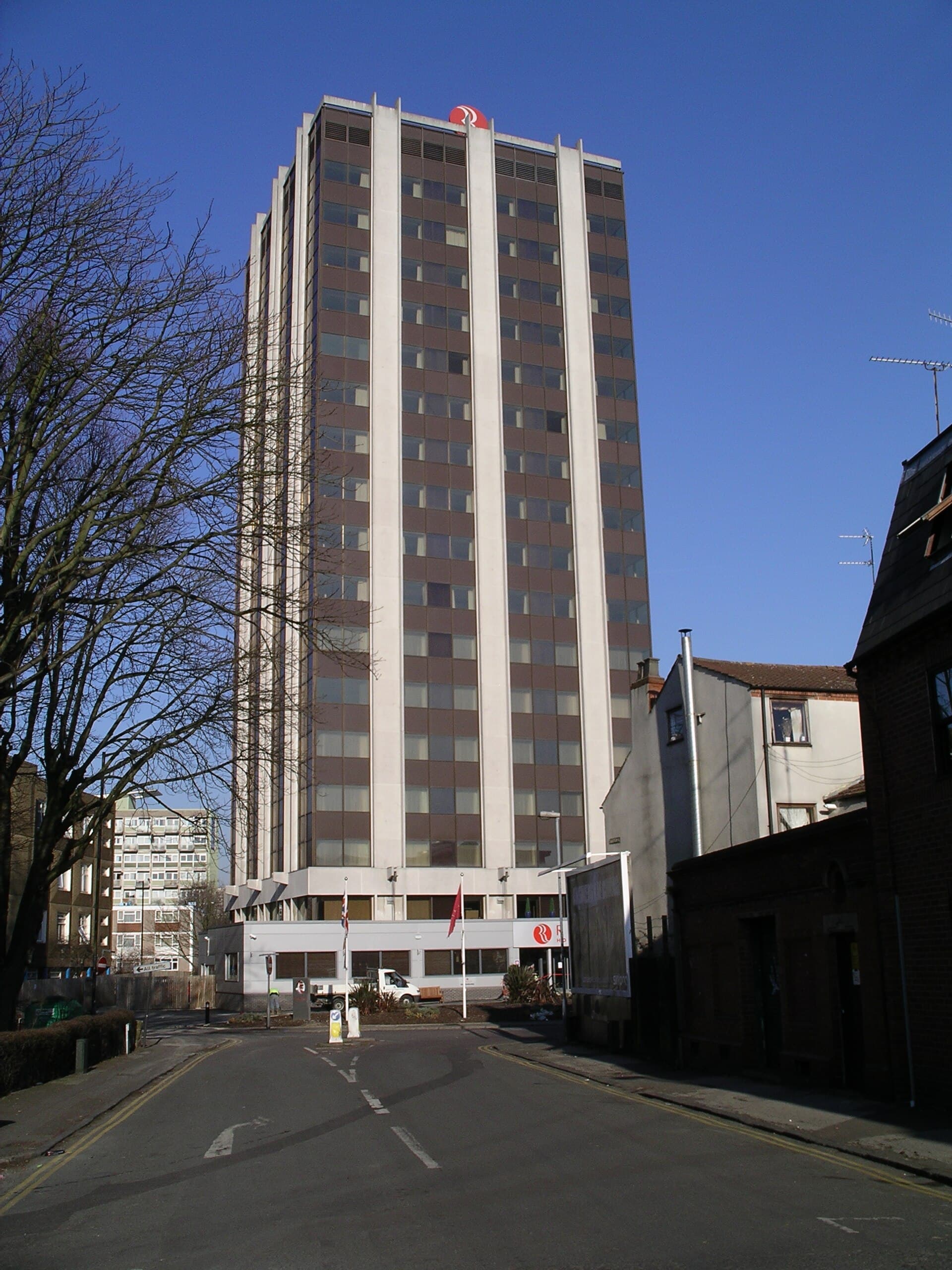 Ramada (via Wikimedia Commons, CC BY-SA 4.0)
