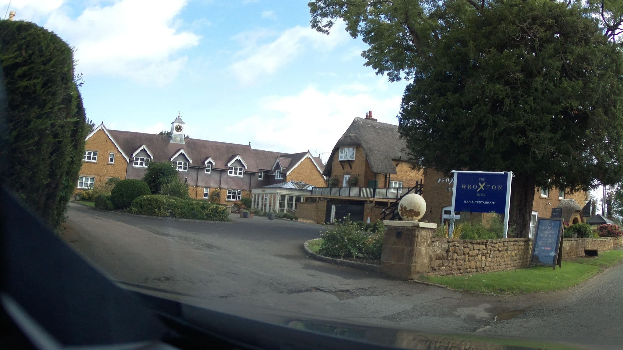Street view near Banbury Wroxton House Hotel, Banbury — © southglos (CC BY-SA · Mapillary)