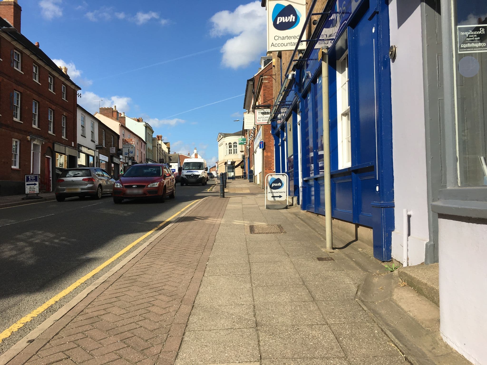 Street view near Denbigh Arms Hotel, Lutterworth — © gness (CC BY-SA · Mapillary)