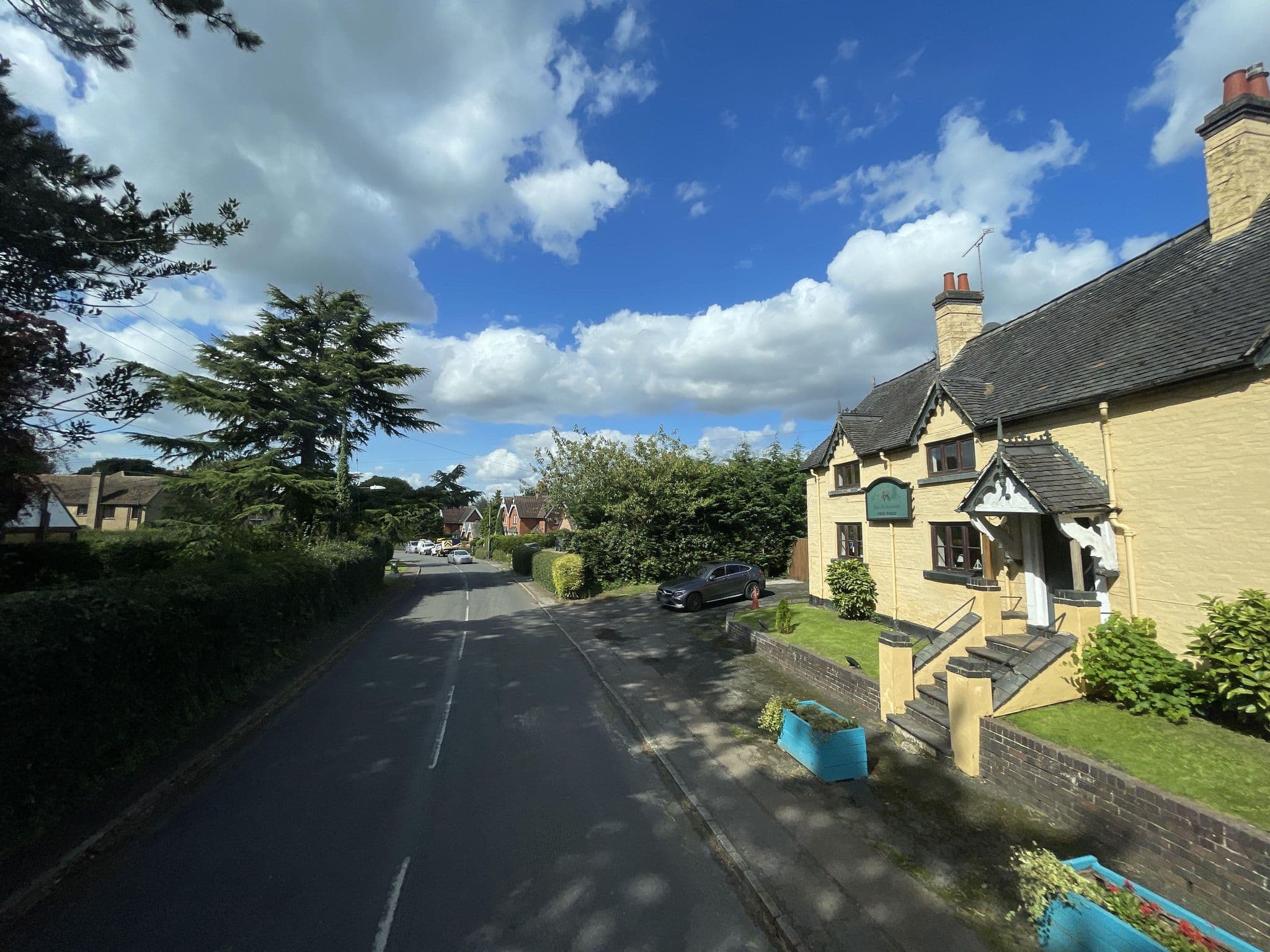 Street view near Golden Lion Hotel, Brinklow — © gness (CC BY-SA · Mapillary)