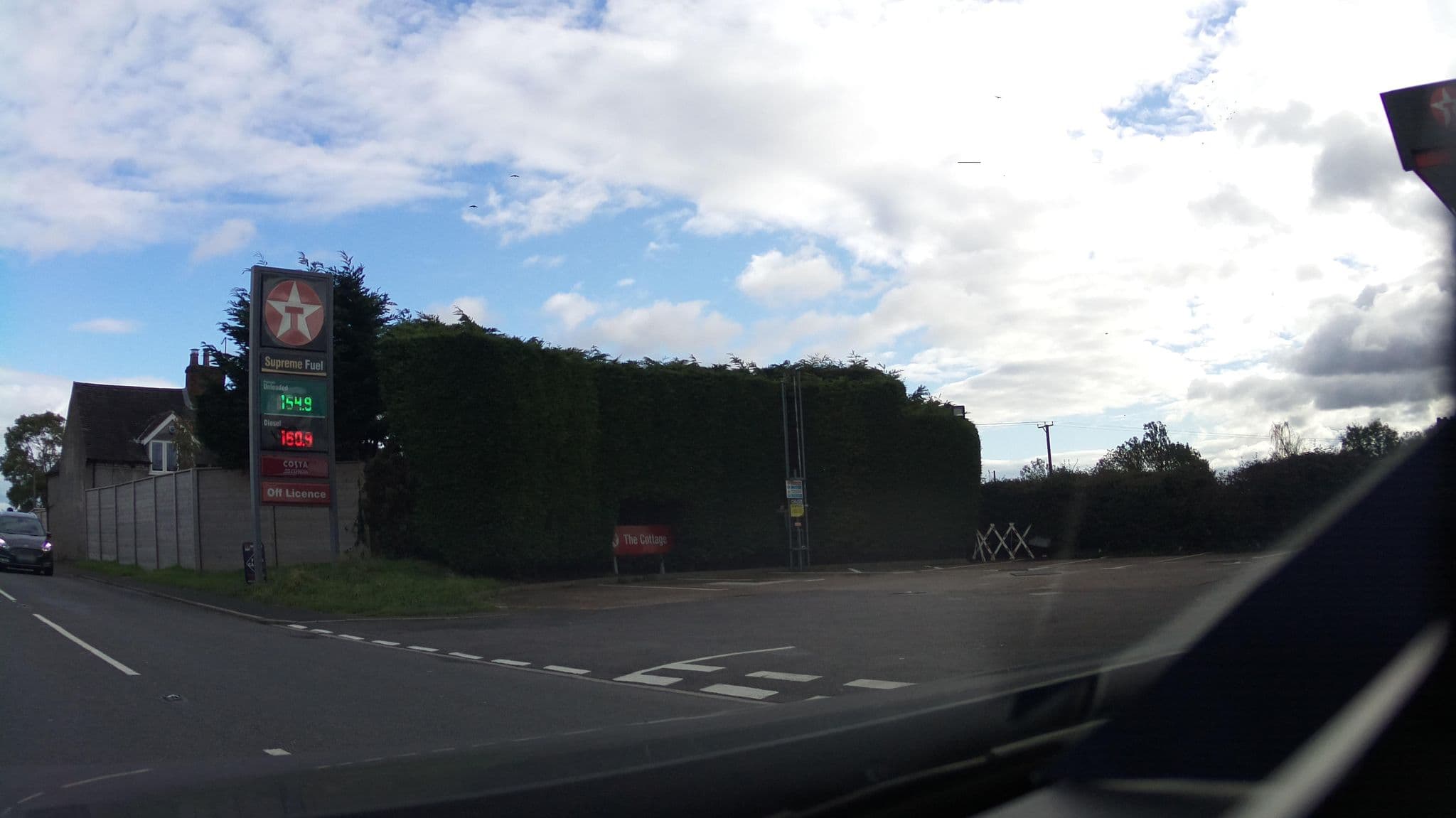 Street view near Bridge Farm Riverside Hotel, Sinfin — © southglos (CC BY-SA · Mapillary)