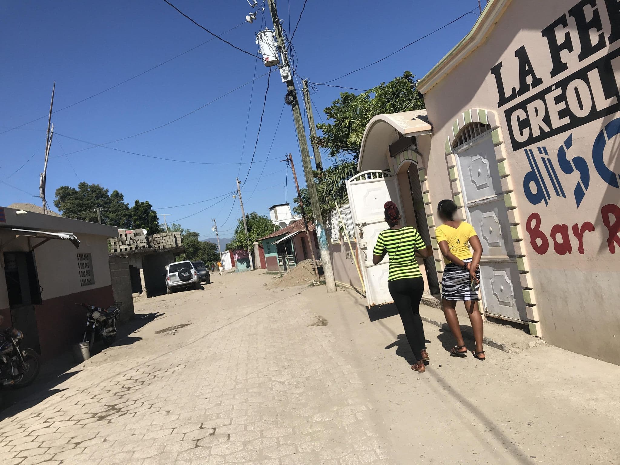Street view near Le Colisée, Limonade — © Adams03 (CC BY-SA · Mapillary)