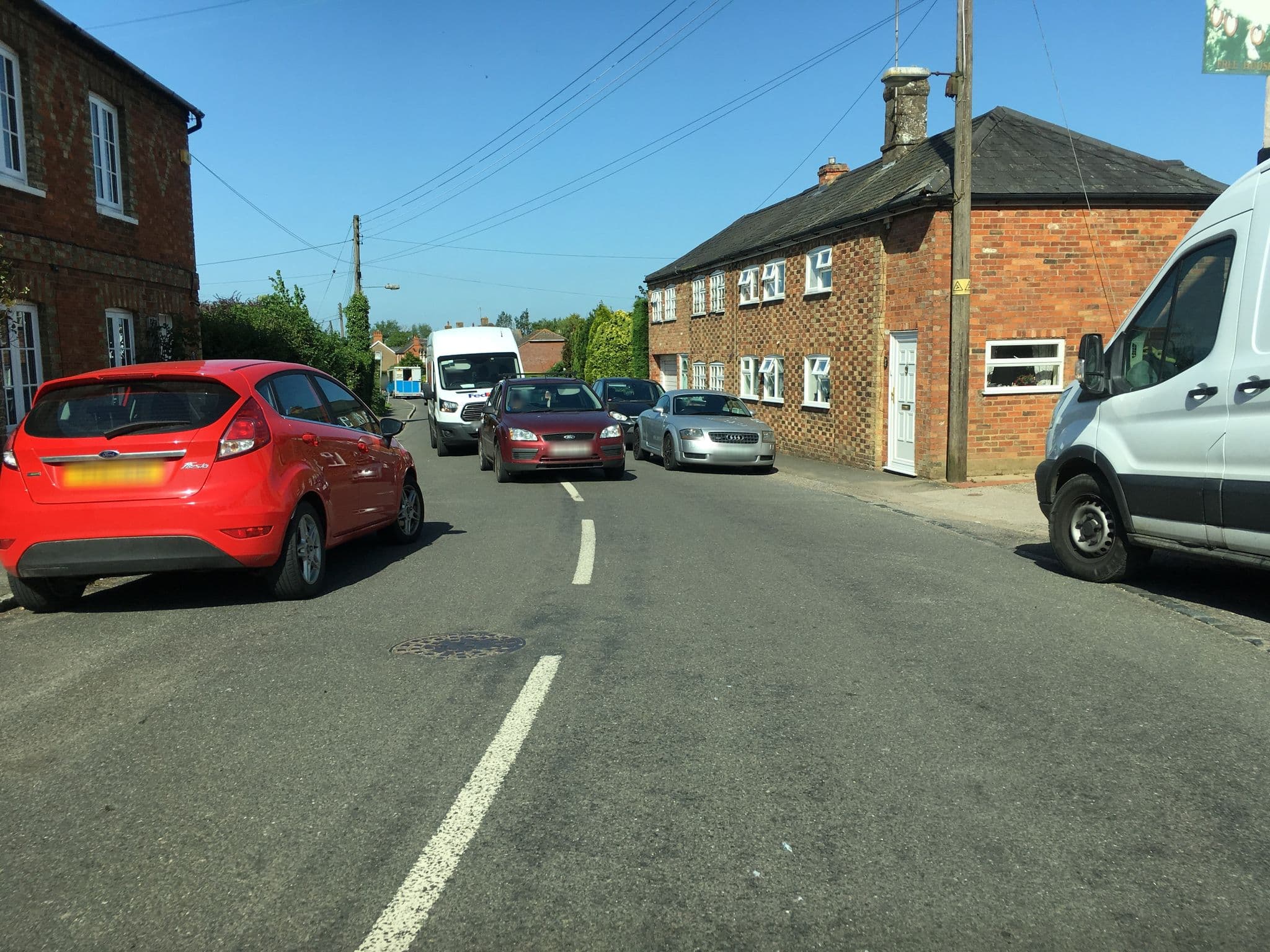 Street view near The Three Horseshoes Pub Drayton Parslow, Stewkley — © southglos (CC BY-SA · Mapillary)