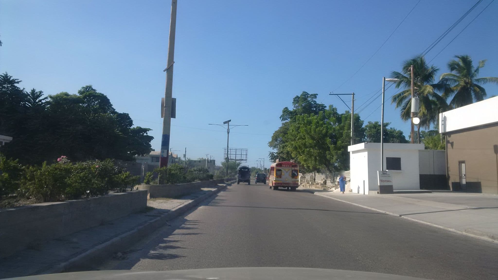 Street view near La Familia, Carrefour — © xapitoun (CC BY-SA · Mapillary)