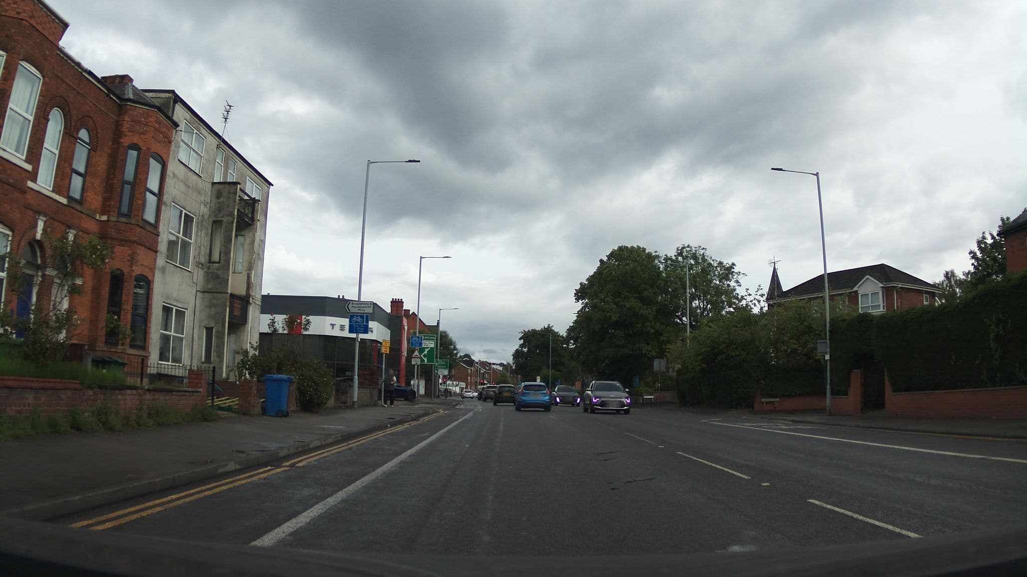 Street view near Hayat Hotel, Heaton Chapel — © southglos (CC BY-SA · Mapillary)
