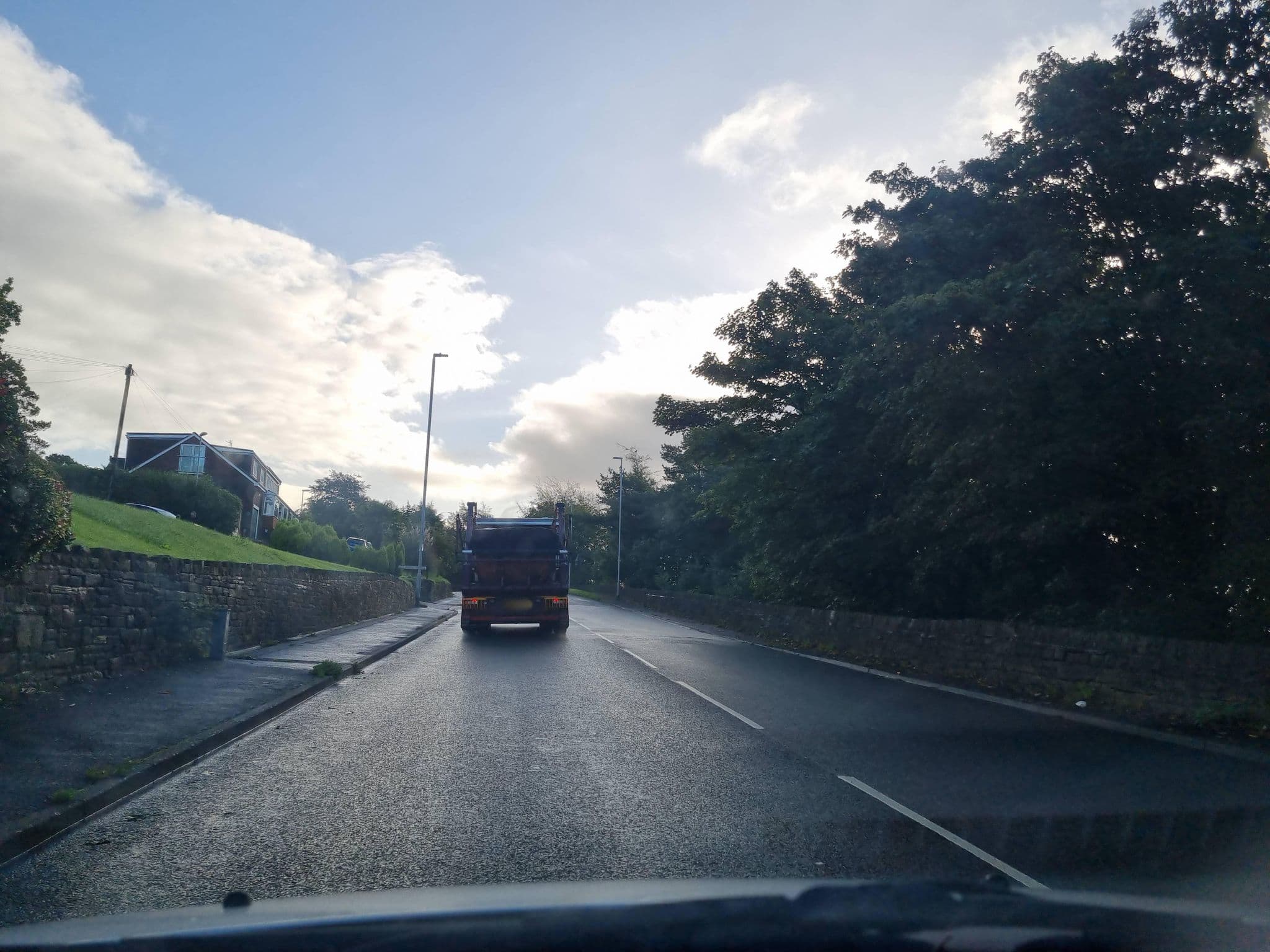 Street view near Mrs Featherstone's Bed and Breakfast, Lees — © mappo2 (CC BY-SA · Mapillary)