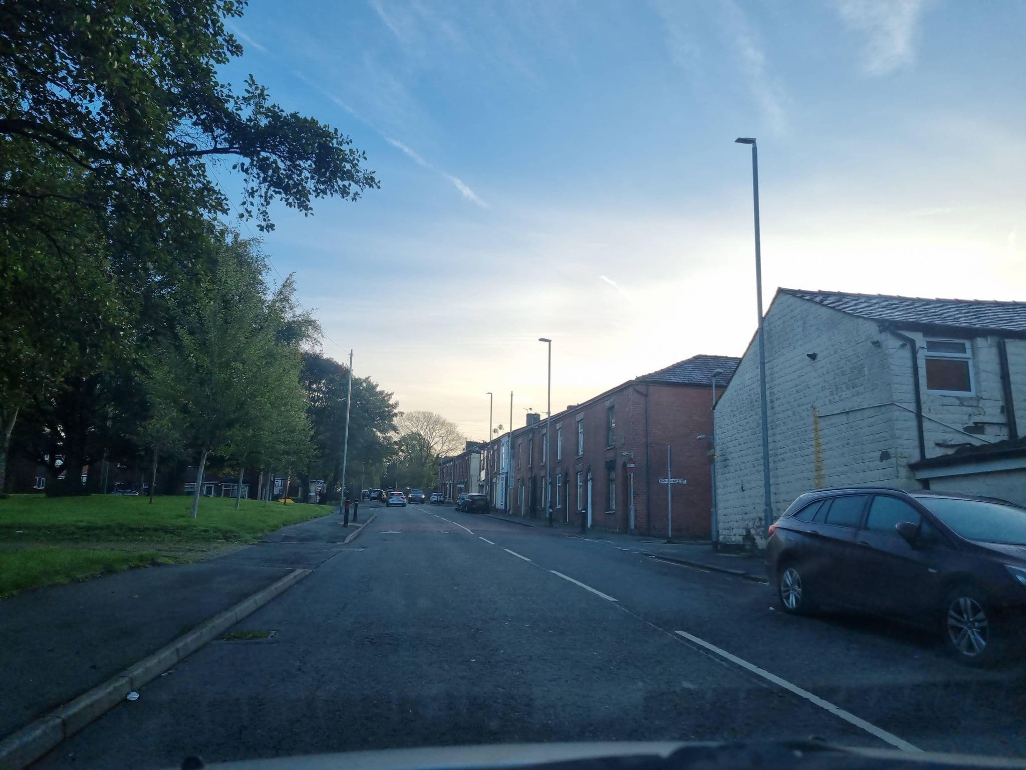 Street view near Oldham Metropolitan Borough Council, Lees — © mappo2 (CC BY-SA · Mapillary)