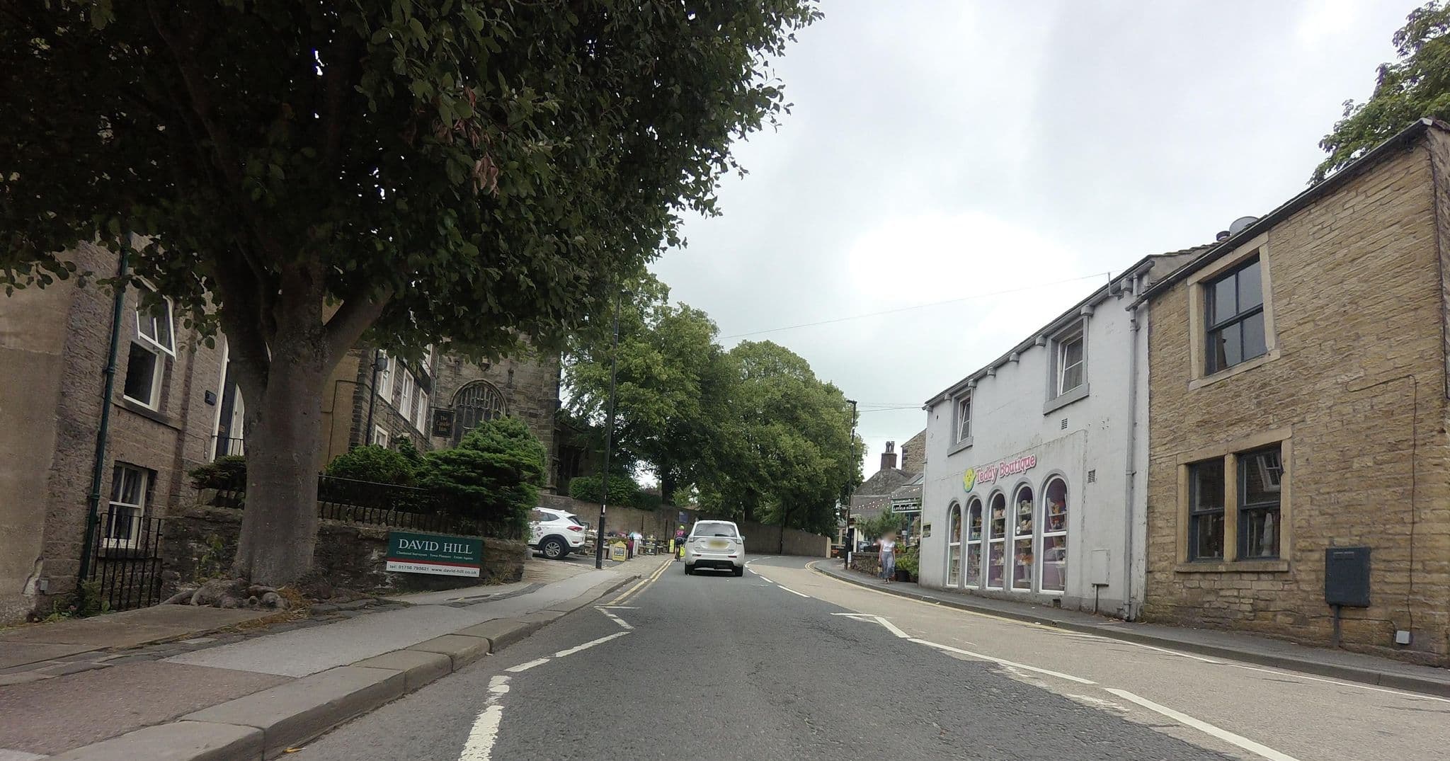 Street view near Gallaber Park, Skipton — © tallguy (CC BY-SA · Mapillary)