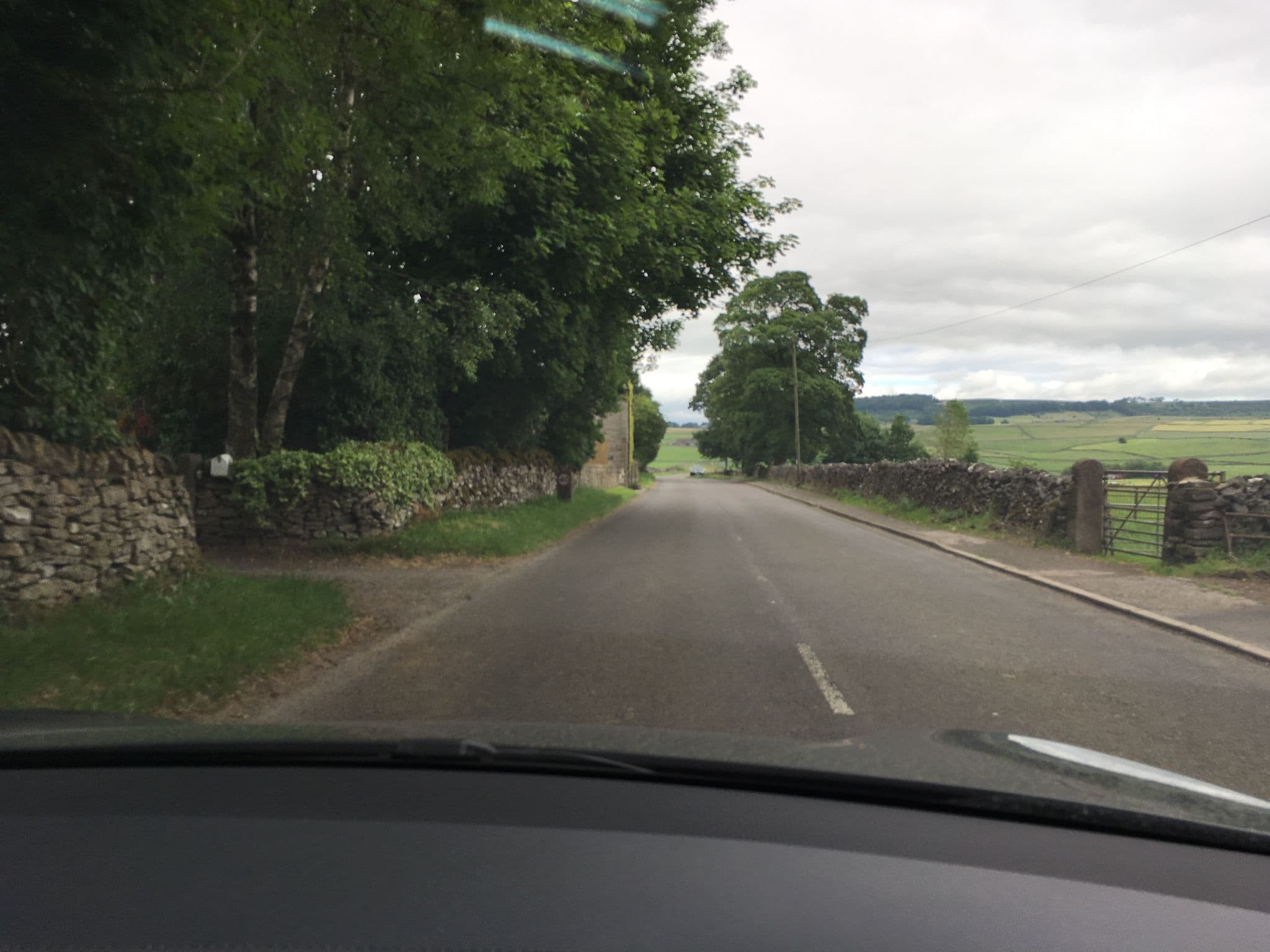 Street view near Manor Farm Bed and Breakfast, Tideswell — © julianlb (CC BY-SA · Mapillary)