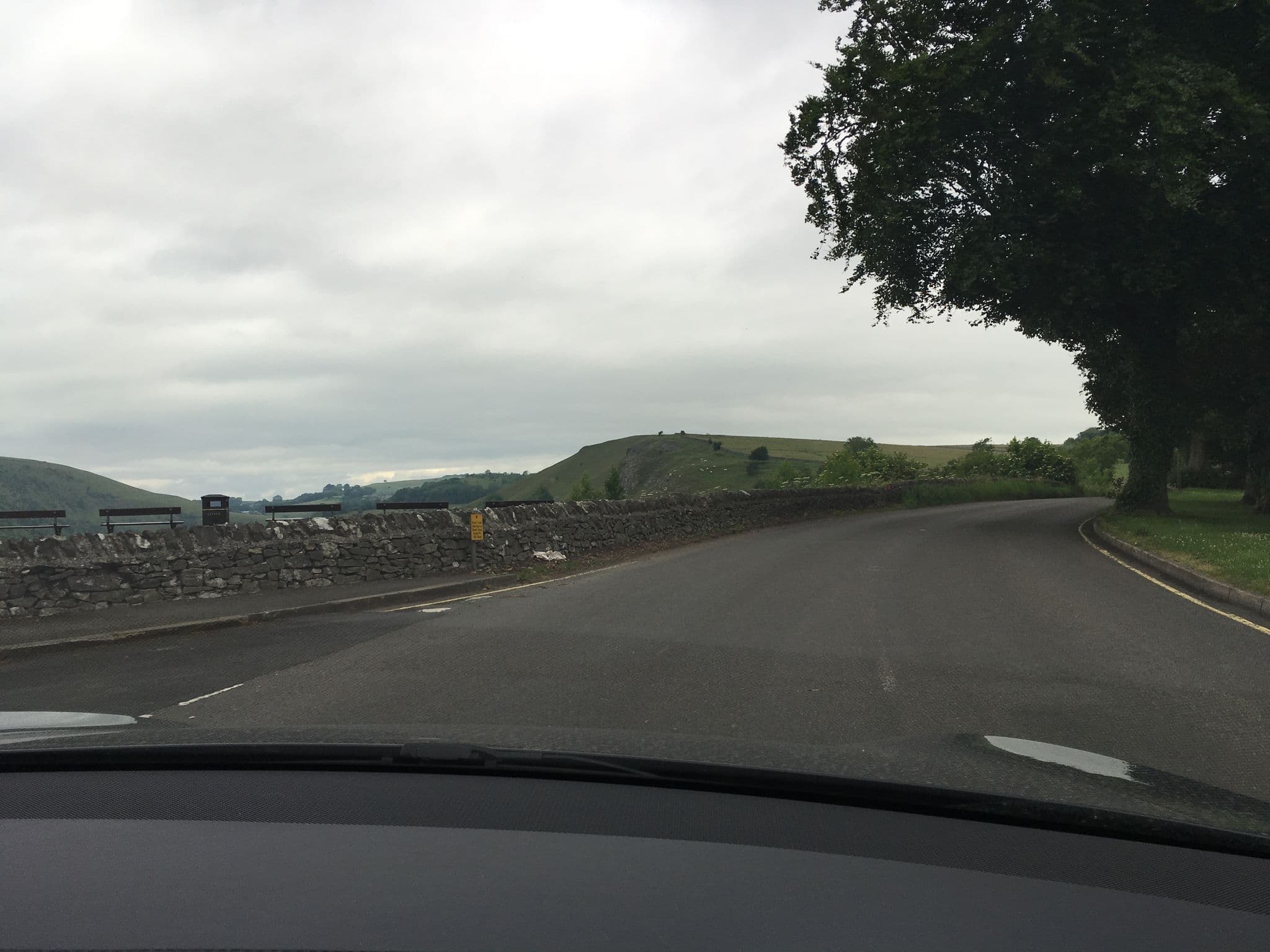 Street view near Castle Cliffe, Bakewell — © julianlb (CC BY-SA · Mapillary)