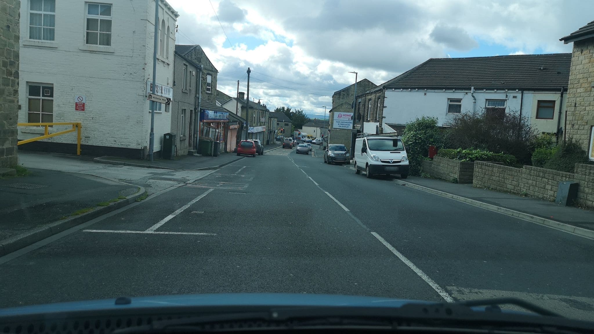 Street view near Hollinbank House, Heckmondwike — © cuttlebug (CC BY-SA · Mapillary)