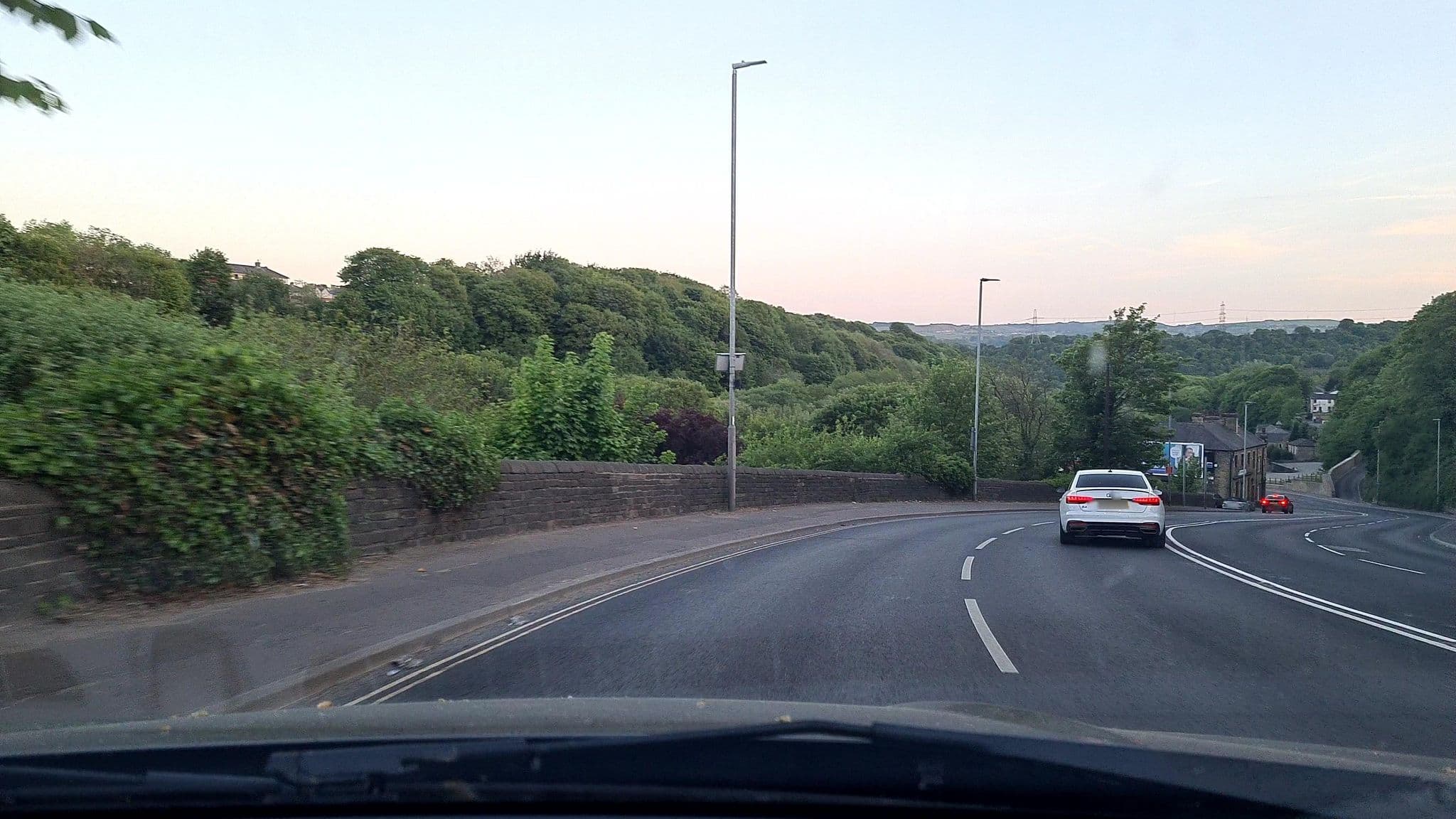 Street view near Kirk Lea Guest House, Halifax — © mappo2 (CC BY-SA · Mapillary)