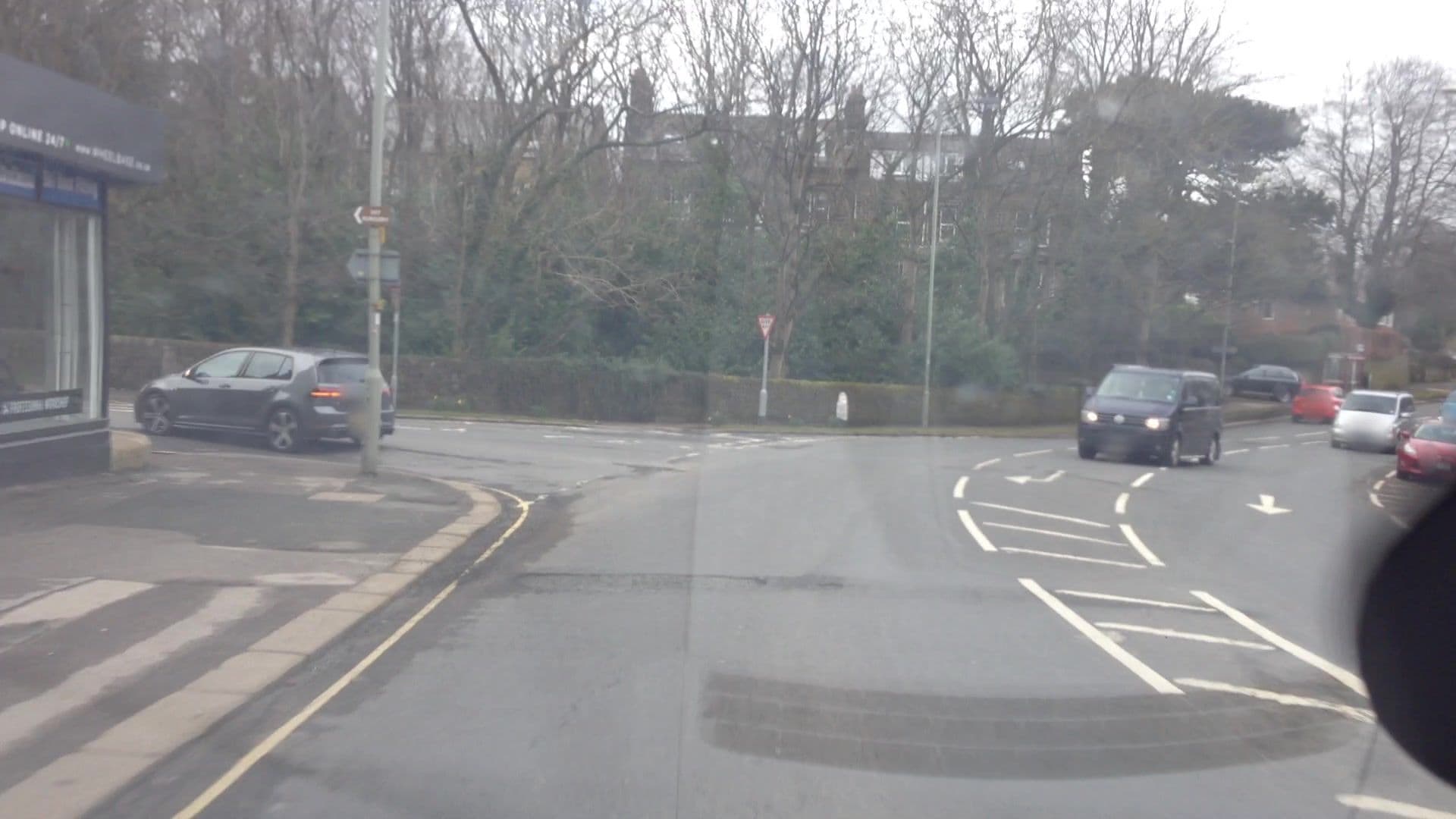 Street view near Archway Cottage, Ilkley — © lvl5 (CC BY-SA · Mapillary)