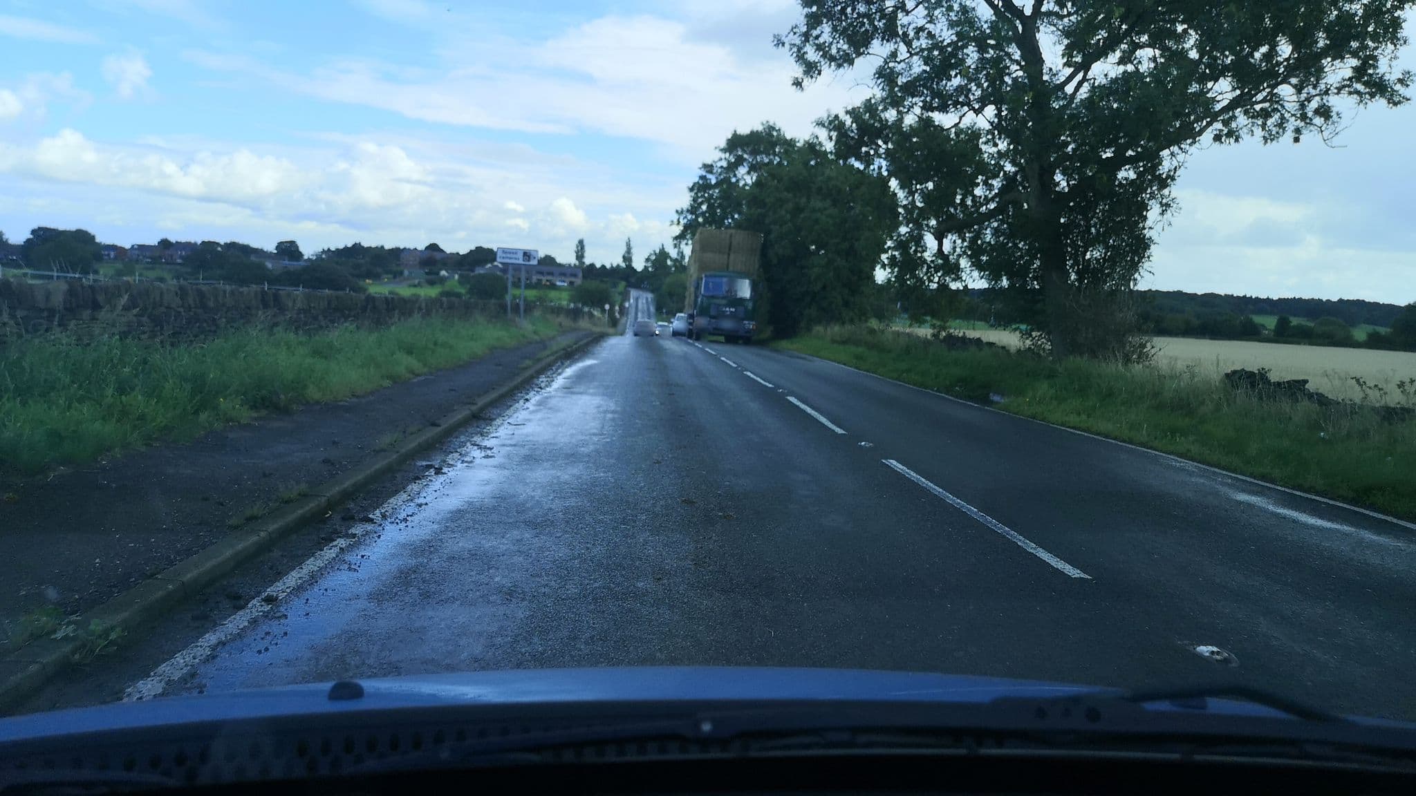 Street view near Upper Midgley Farm, Middlestown — © cuttlebug (CC BY-SA · Mapillary)