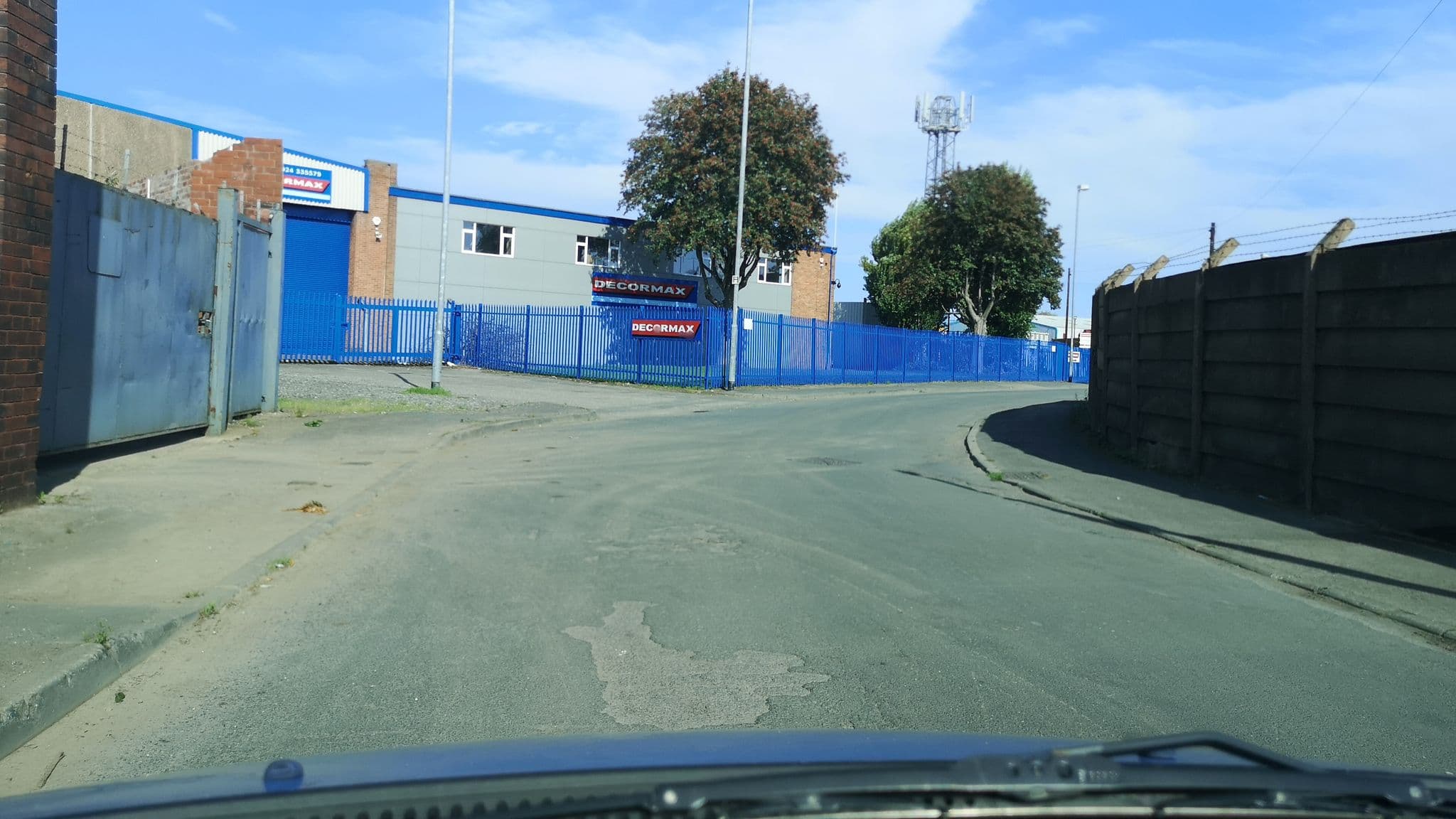 Street view near Wren General Merchants, Wakefield — © cuttlebug (CC BY-SA · Mapillary)