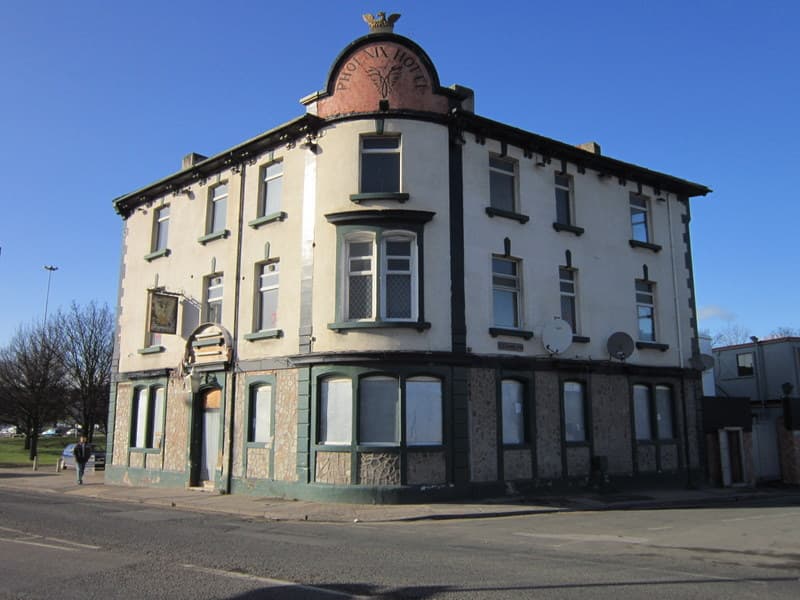 Phoenix Hotel (via Wikimedia Commons, CC BY-SA 2.0)