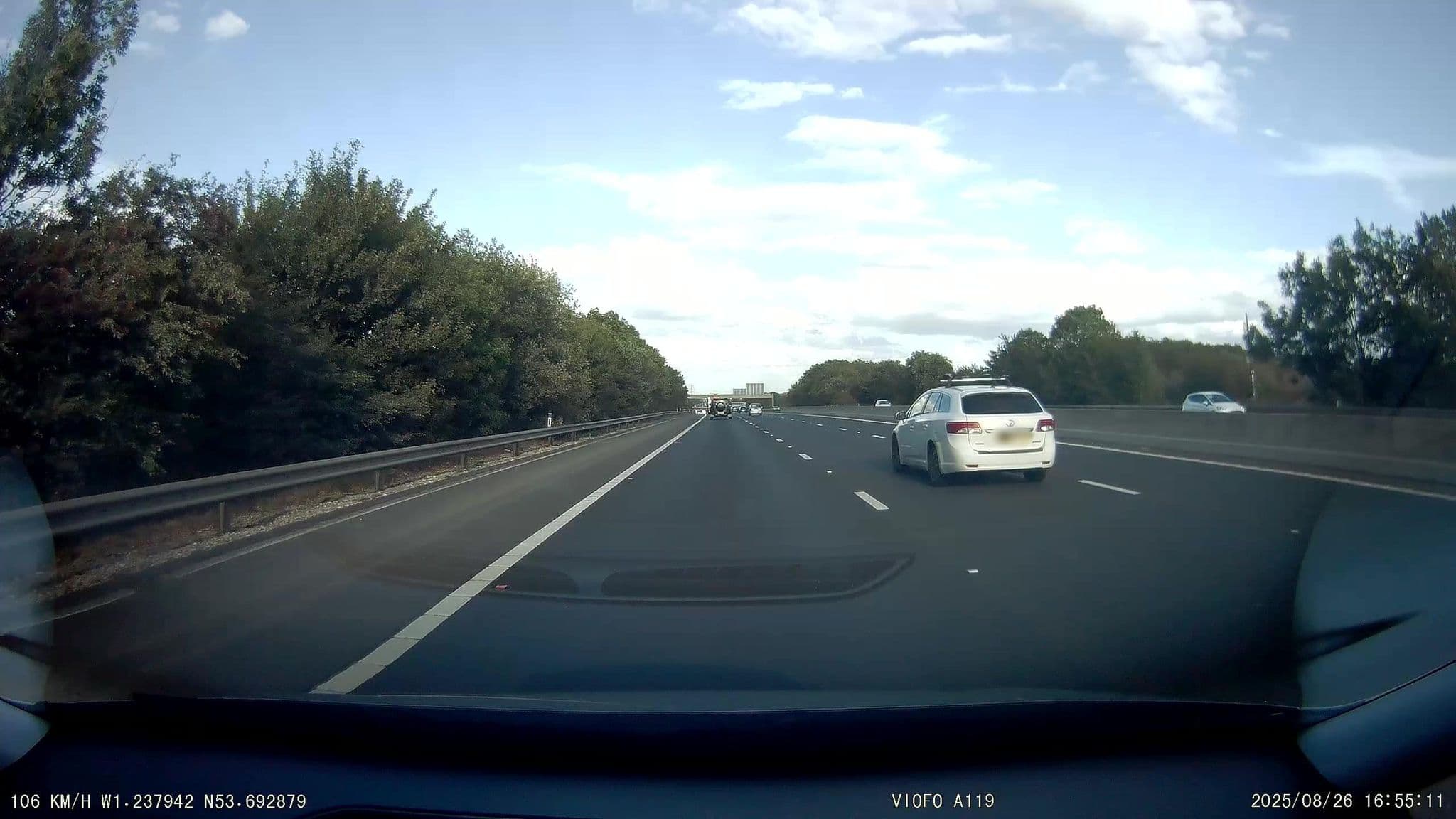 Street view near Travelodge, Knottingley — © aidan573 (CC BY-SA · Mapillary)