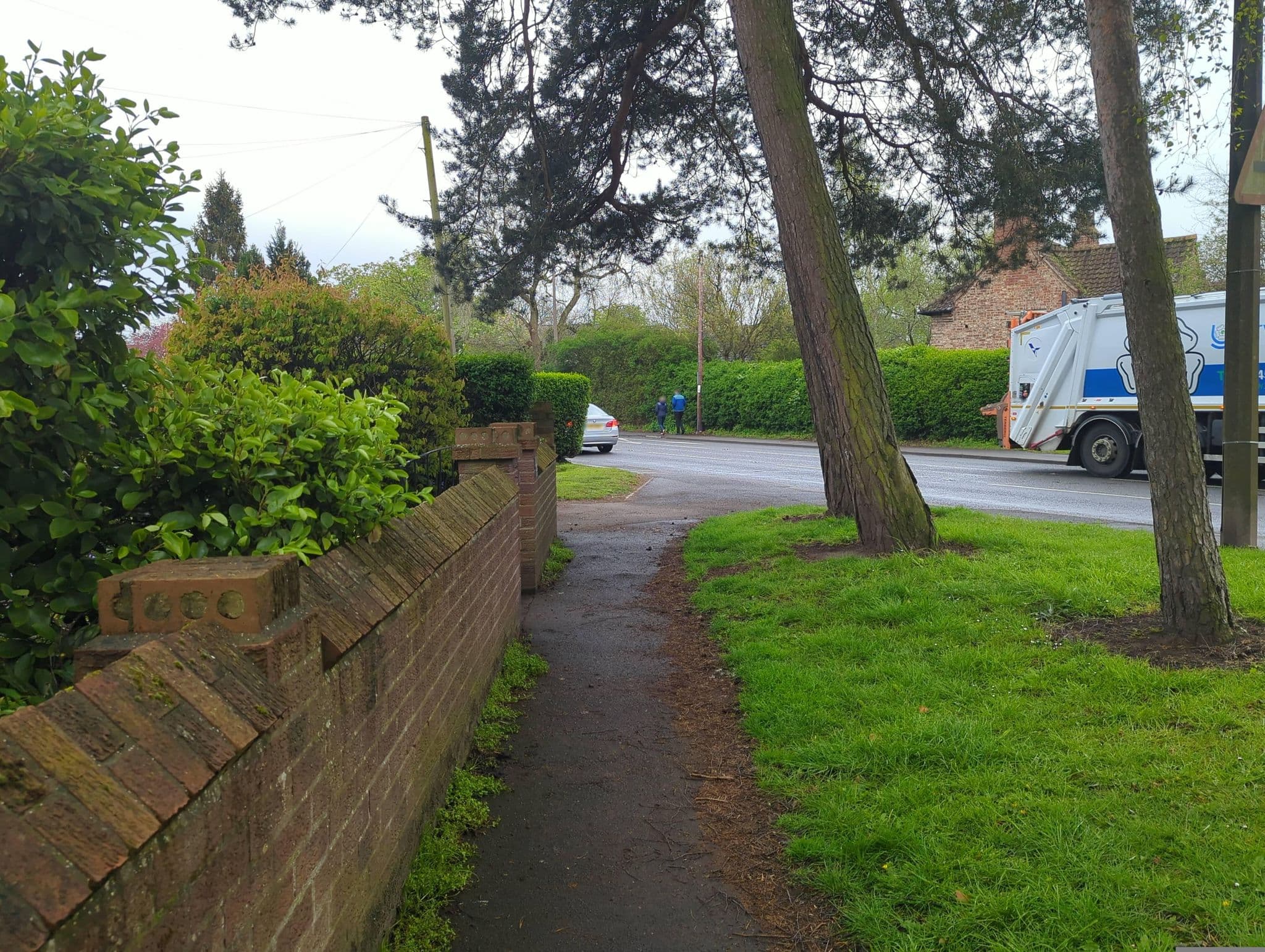 Street view near Sleepers Guest House, Upper Poppleton — © ud654kcd (CC BY-SA · Mapillary)