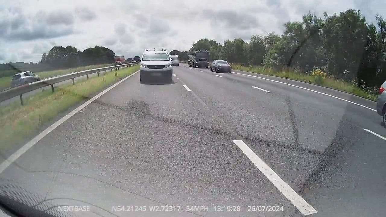Street view near Kendal Host, Milnthorpe — © OrangeHurst97 (CC BY-SA · Mapillary)