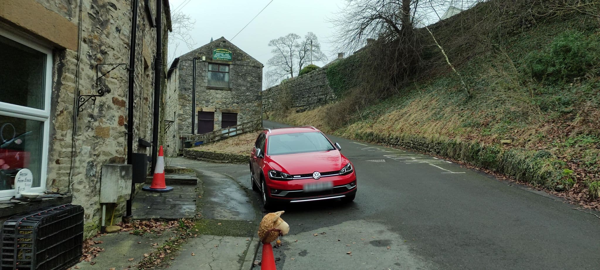 Street view near Falls Cottage, Ingleton — © jethro10 (CC BY-SA · Mapillary)