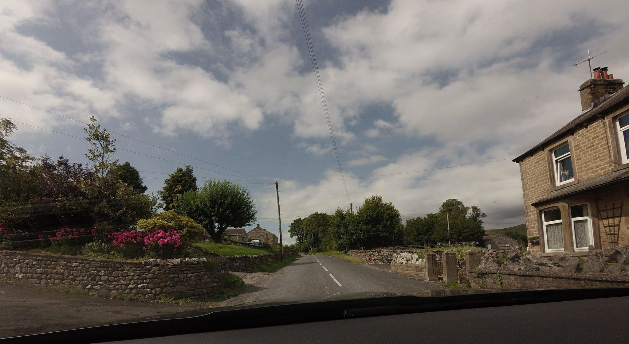 Street view near The Willows B&B, Settle — © tallguy (CC BY-SA · Mapillary)