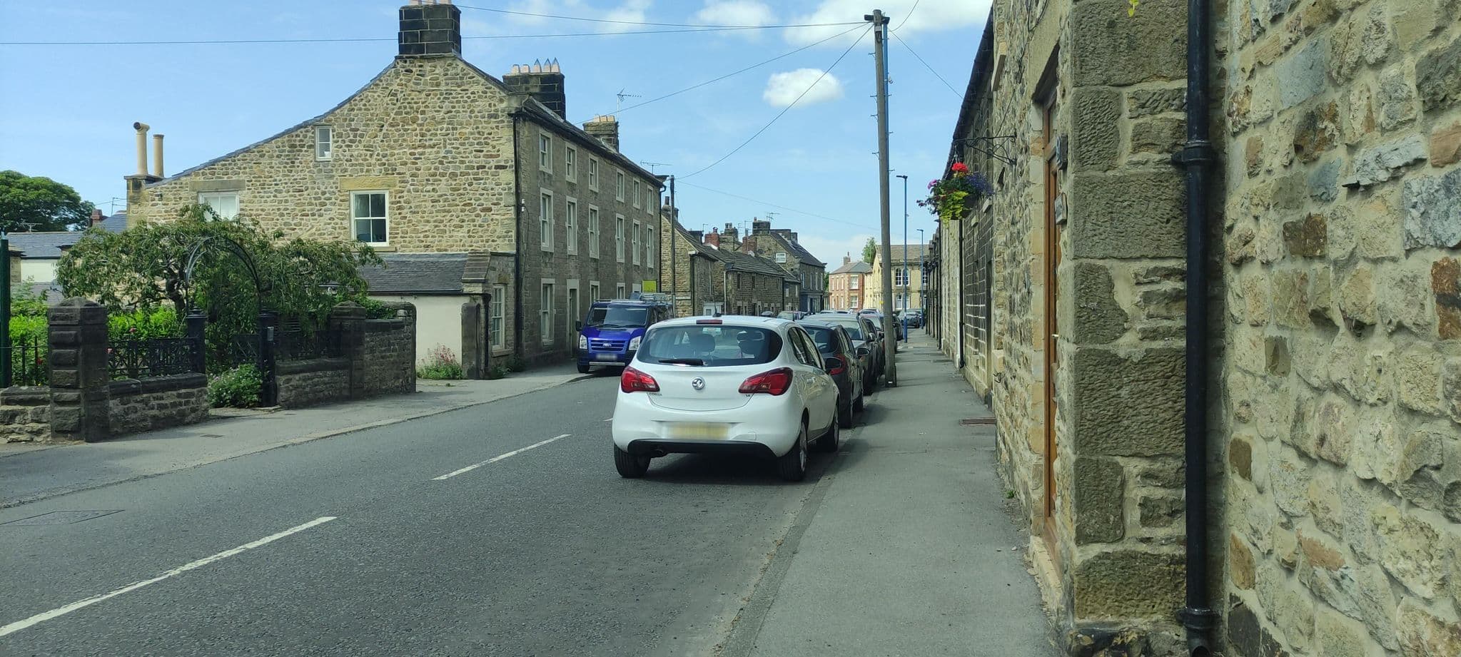 Street view near Mandalina Bed and Breakfast, Masham — © jethro10 (CC BY-SA · Mapillary)