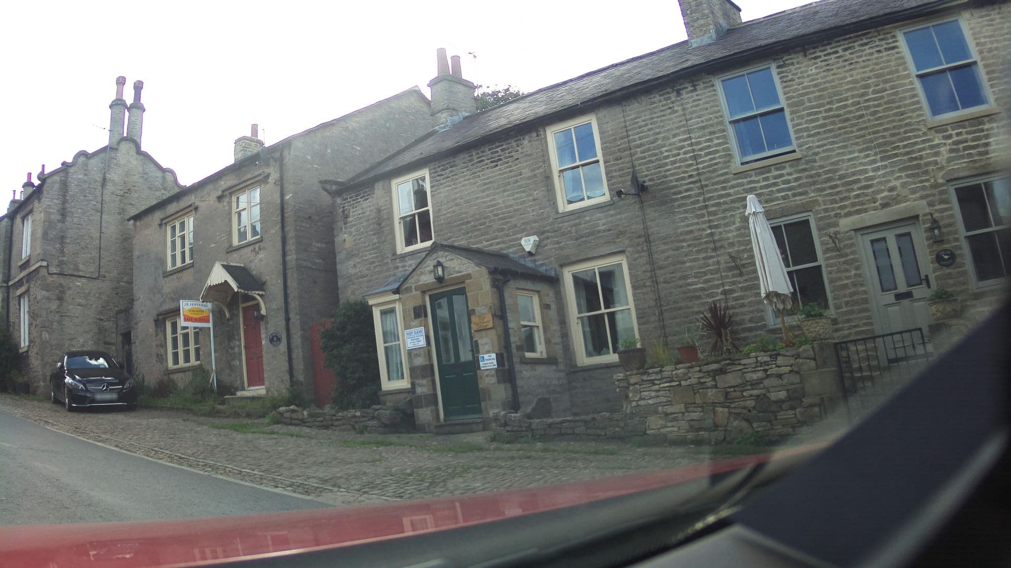 Street view near Jenny Wren Cottage, Leyburn — © southglos (CC BY-SA · Mapillary)