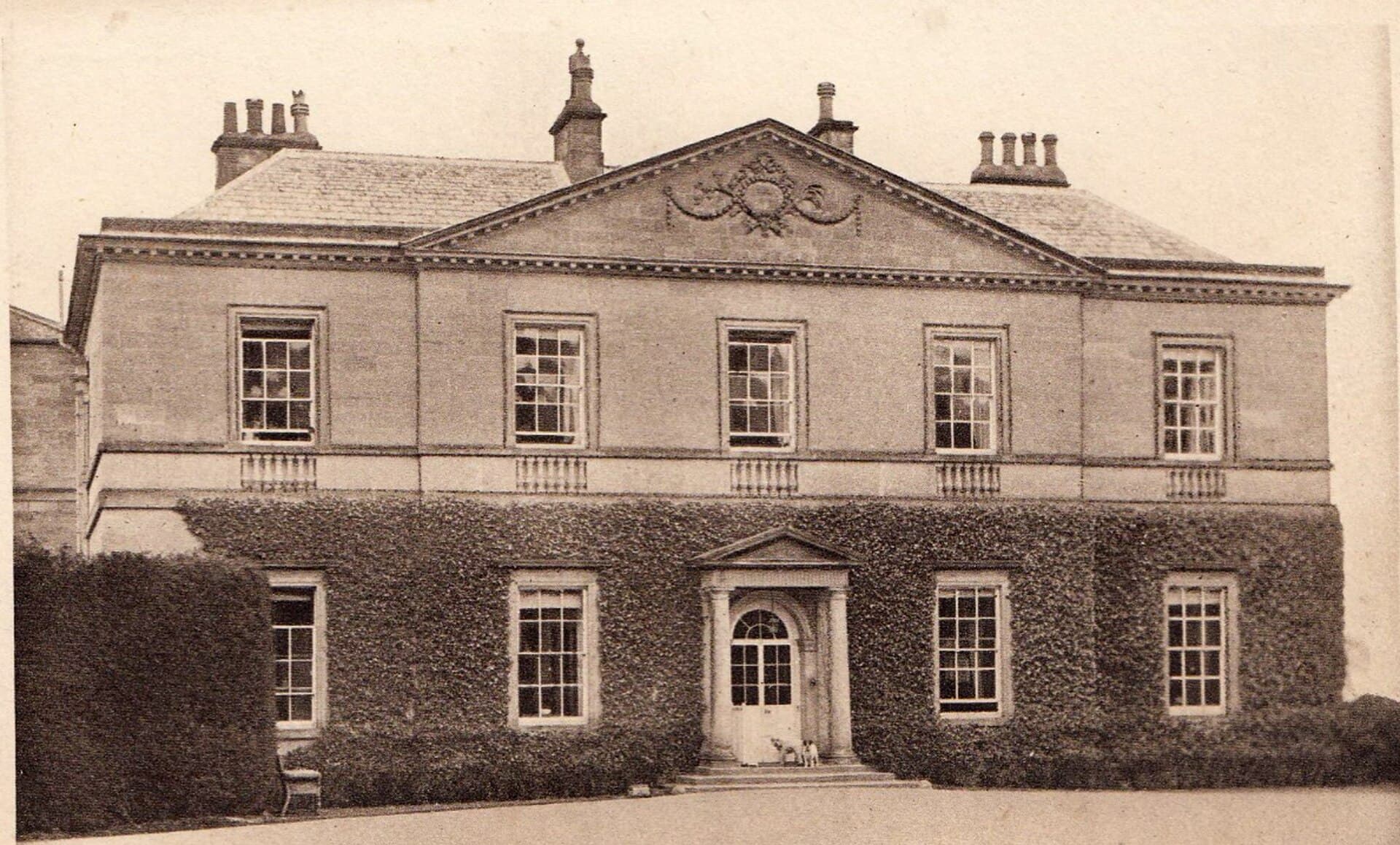 Middleton Lodge (via Wikimedia Commons, Public domain)