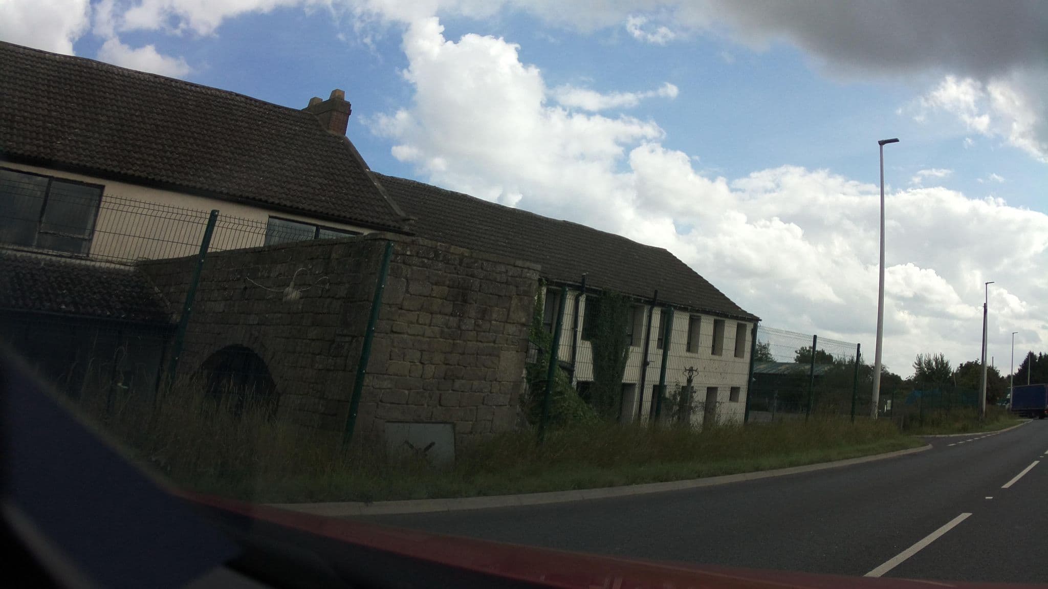 Street view near Dalesway Lodge, Scorton — © southglos (CC BY-SA · Mapillary)