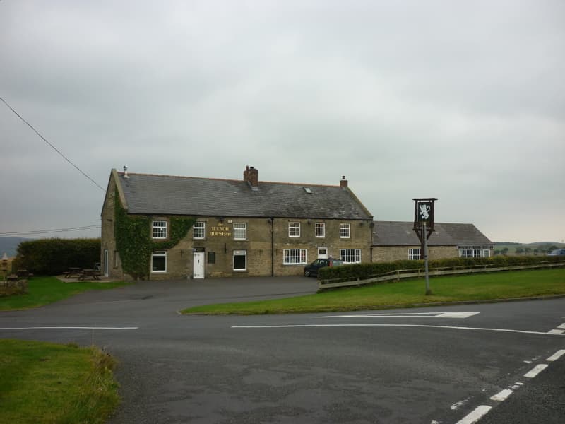 The Manor House Inn (via Wikimedia Commons, CC BY-SA 2.0)