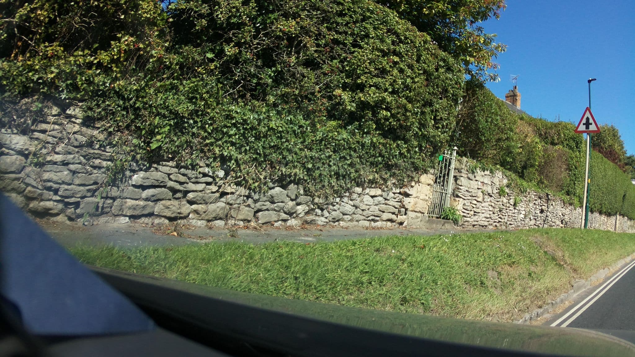 Street view near Barney’s Cottage, Thornton Dale — © southglos (CC BY-SA · Mapillary)