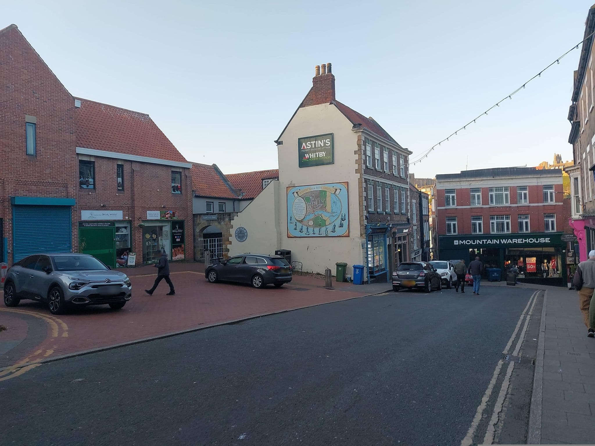 Street view near Fawcet House, Whitby — © usingsogiving (CC BY-SA · Mapillary)
