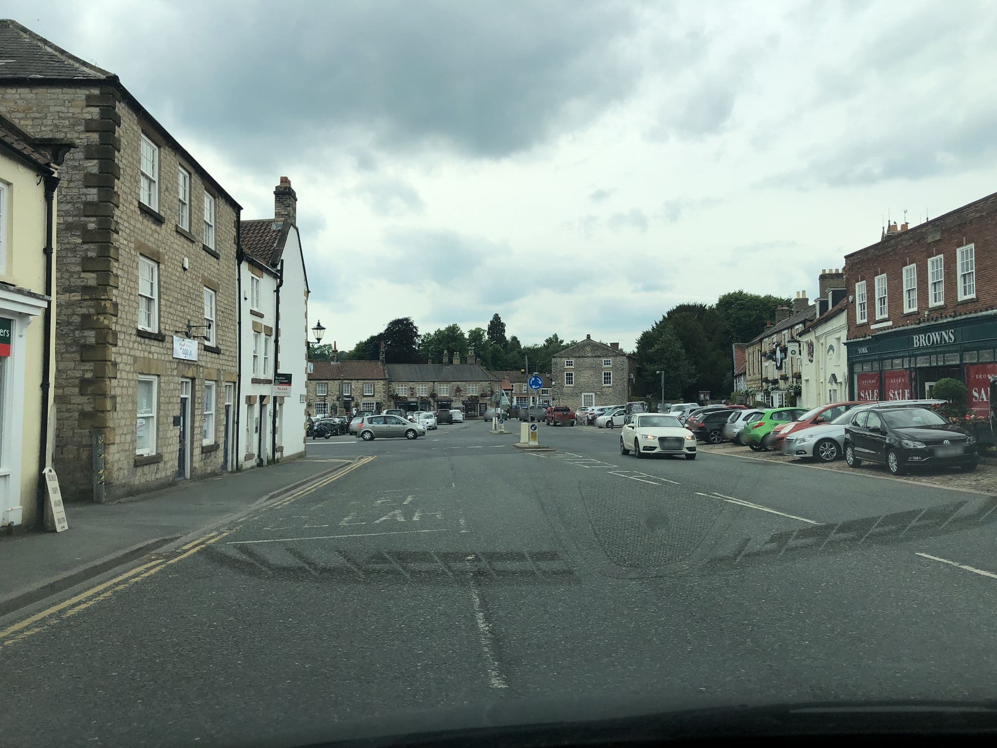 Street view near Helmsley Garden Cottage & Railway Carriage, Helmsley — © locator (CC BY-SA · Mapillary)