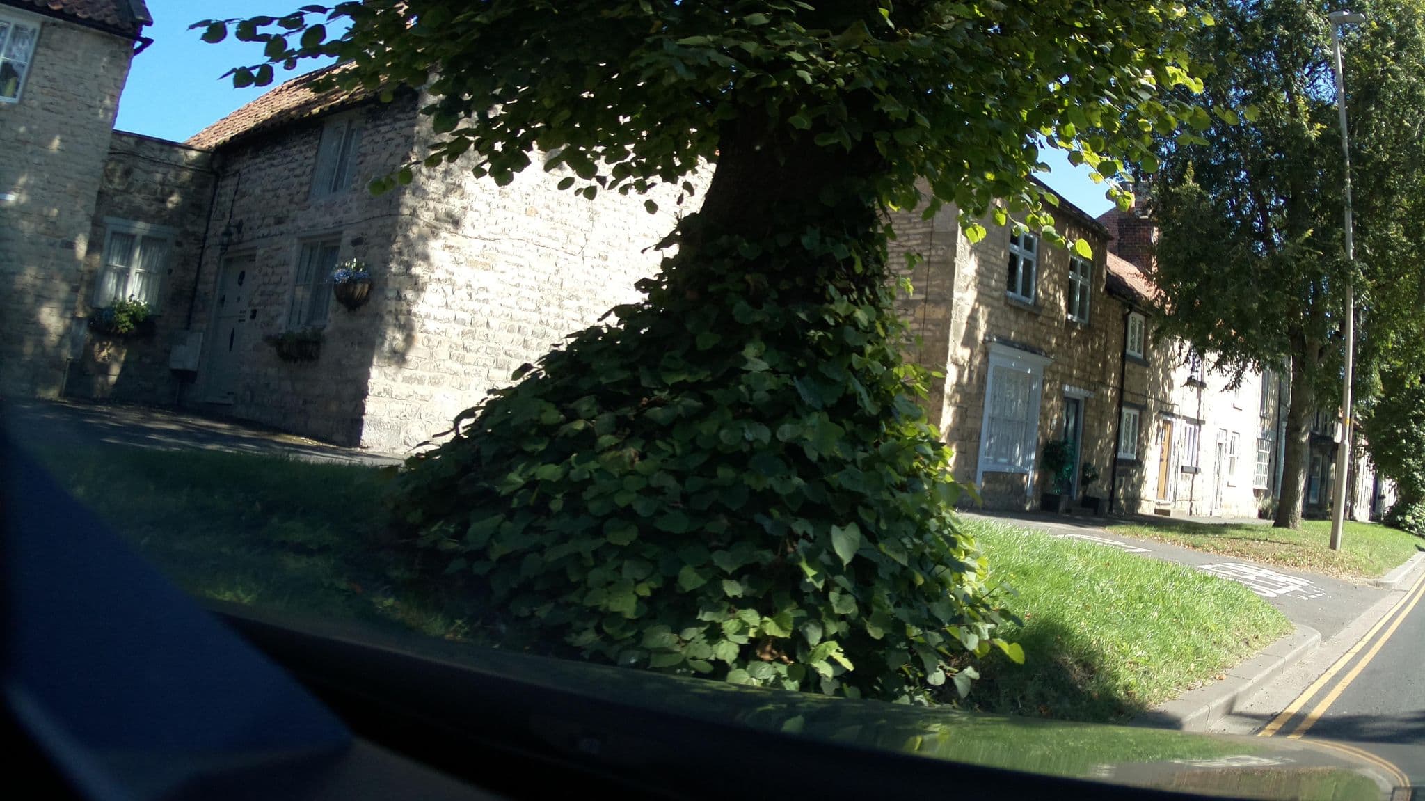Street view near Eastgate Cottages, Pickering — © southglos (CC BY-SA · Mapillary)