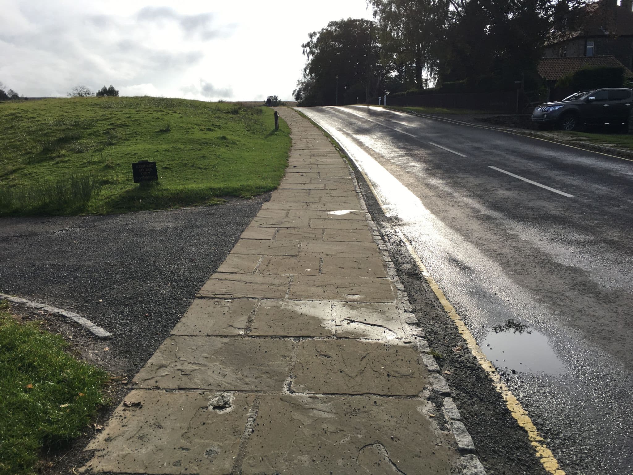 Street view near Prudom Guest House, Sleights — © gness (CC BY-SA · Mapillary)