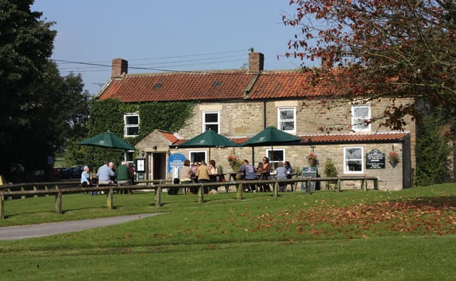 The Horseshoe Inn (via Wikimedia Commons, CC BY-SA 2.0)