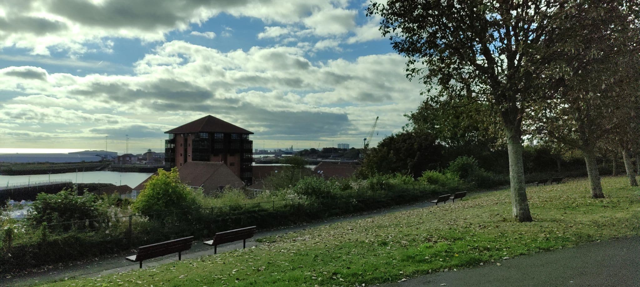 Street view near The Queen Vic Bed and Breakfast Sunderland, Sunderland — © jethro10 (CC BY-SA · Mapillary)